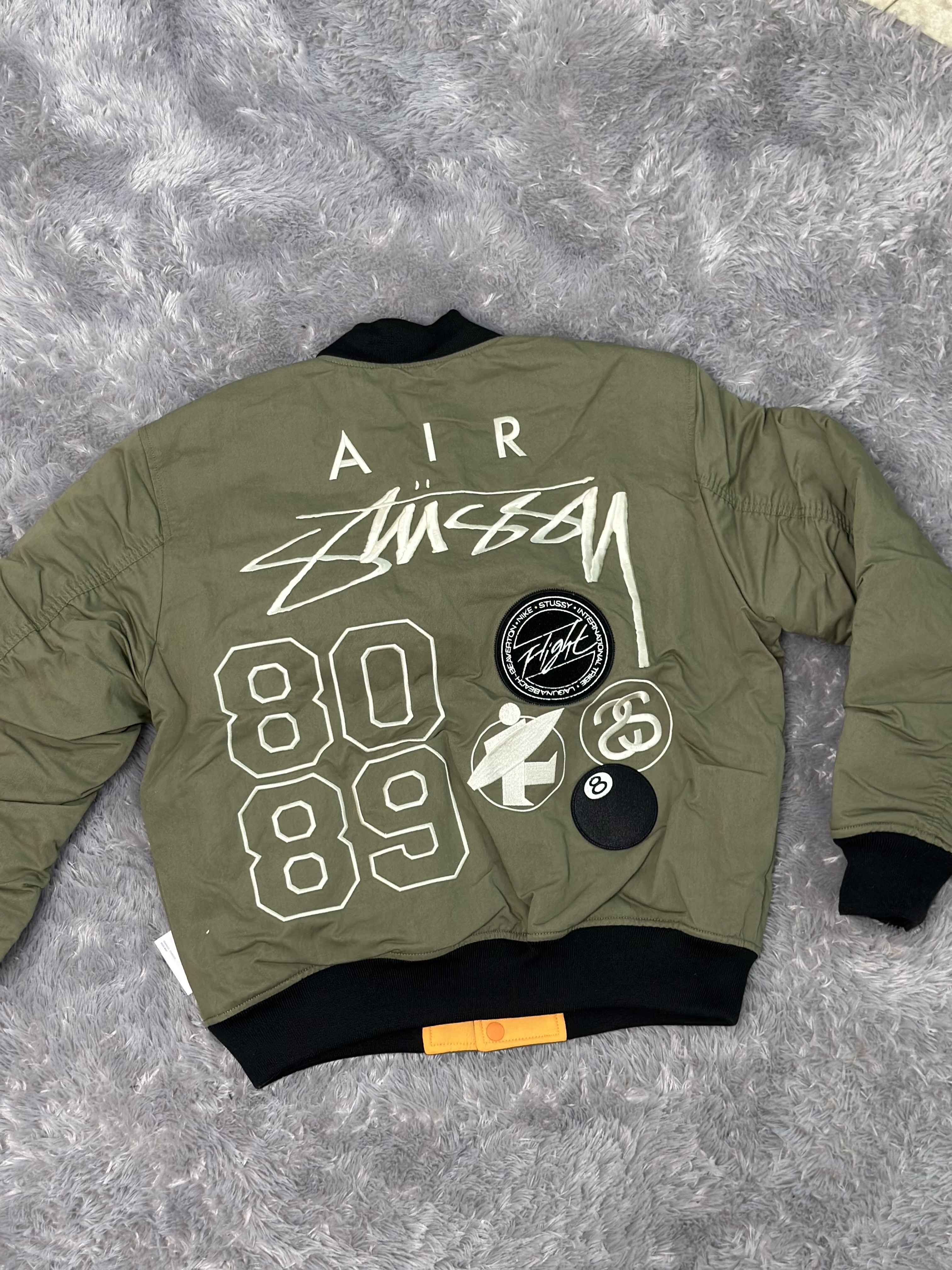 Nike x Stussy Reversible Jacket Medium Olive (FJ9153-222) 착용 스타일 - 2