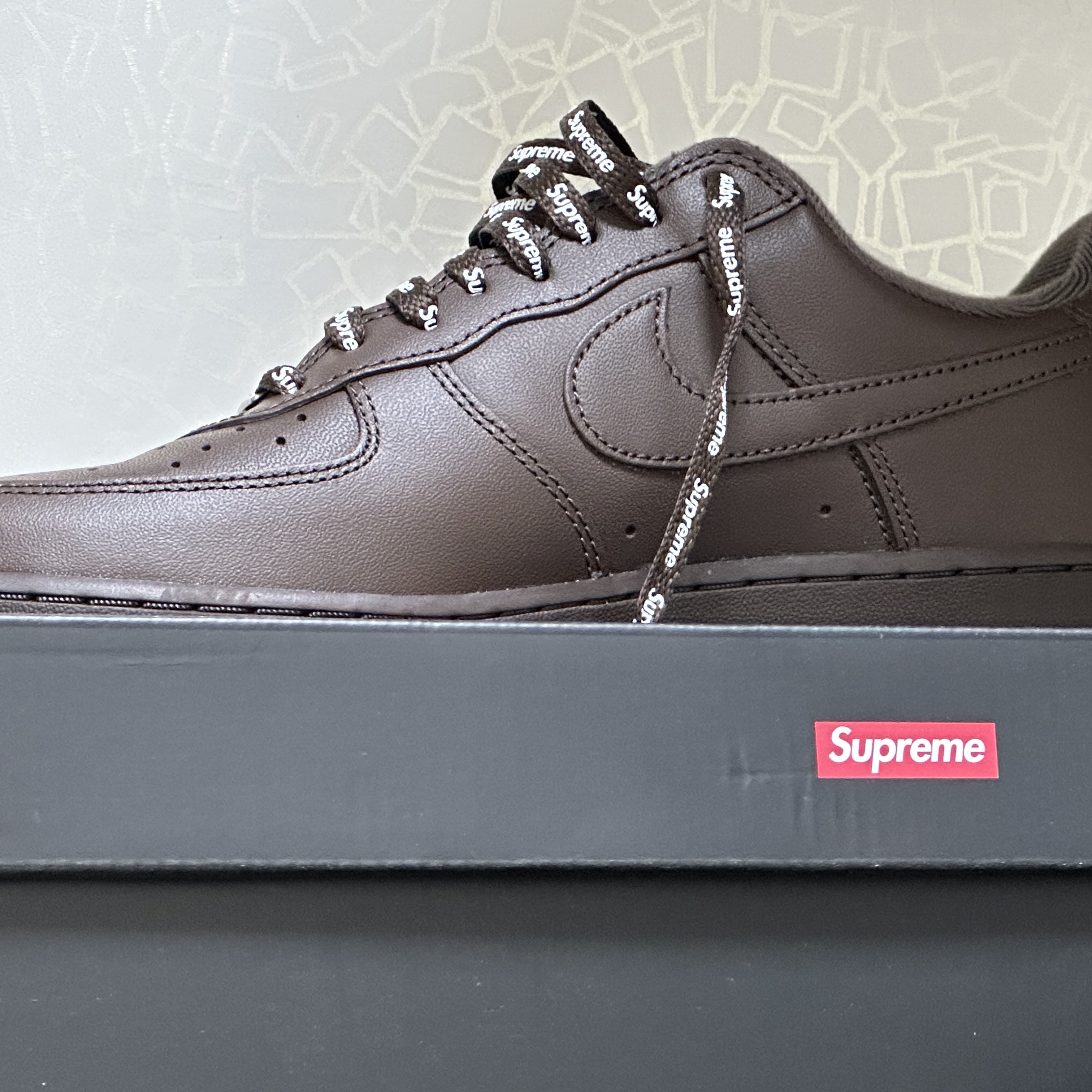 Nike x Supreme Air Force 1 Low Baroque Brown 착용 스타일 - 2