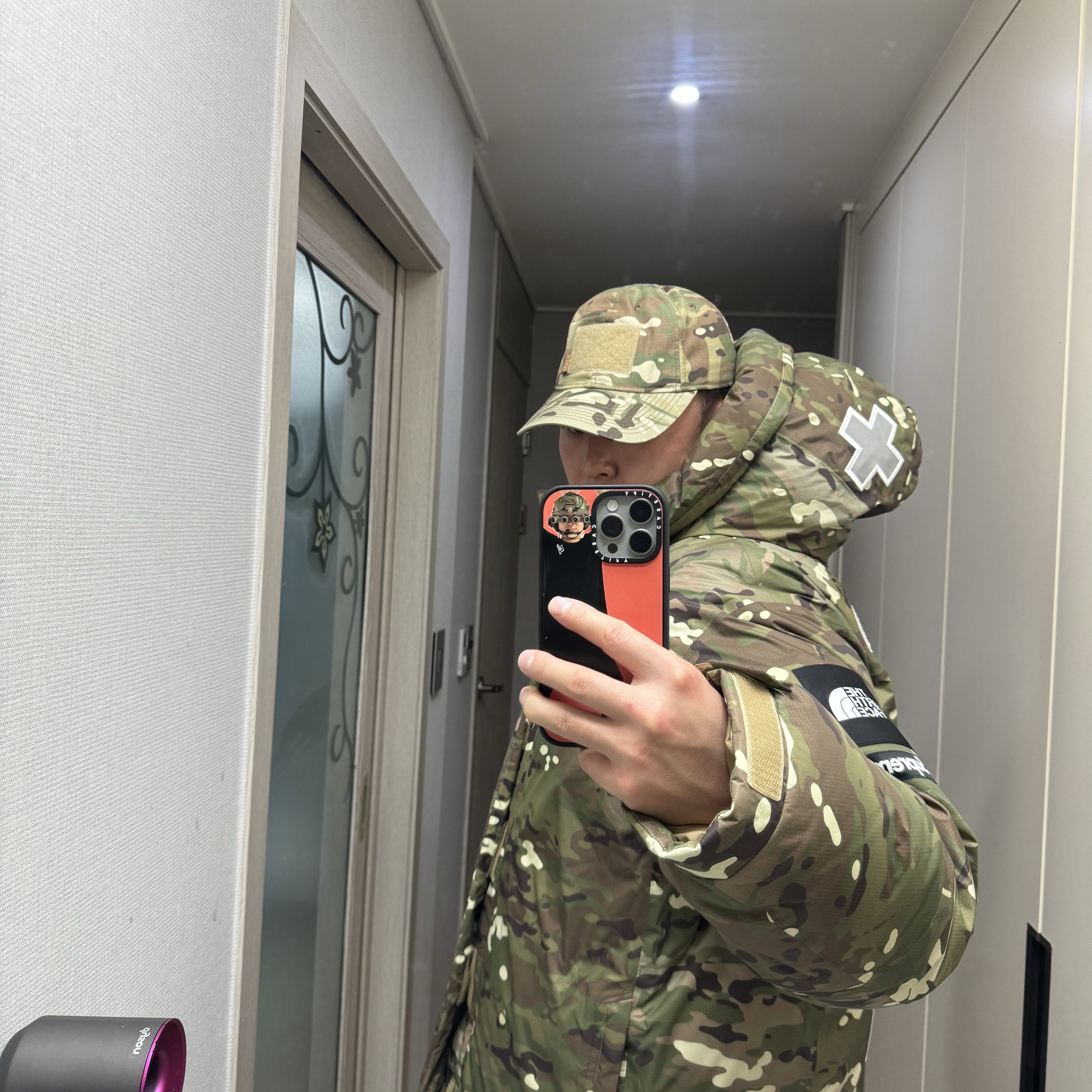 Supreme x The North Face Summit Series Rescue Baltoro Jacket Multi Camo - 22SS 착용 스타일 - 3