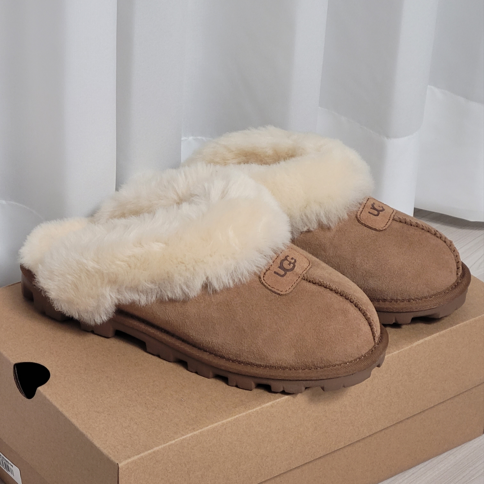 (W) UGG Coquette Slipper Chestnut 착용 스타일