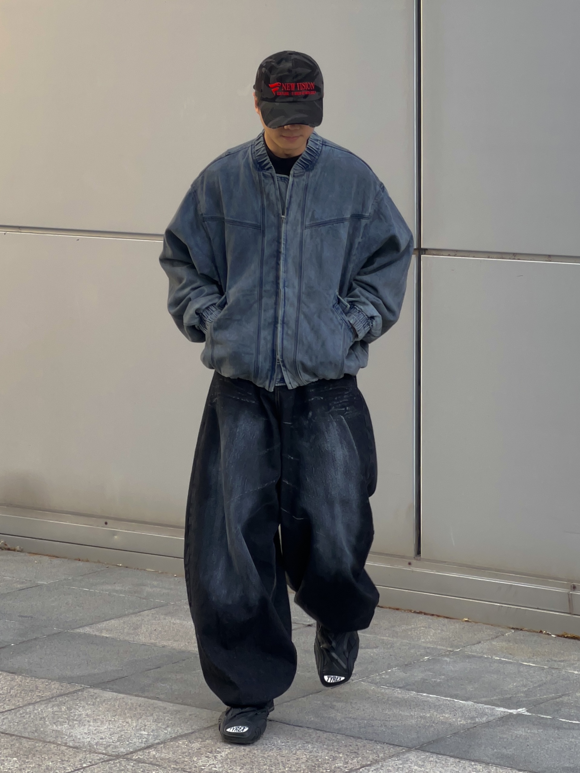 Balenciaga Tyrex Sneakers Black 착용 스타일 - 1
