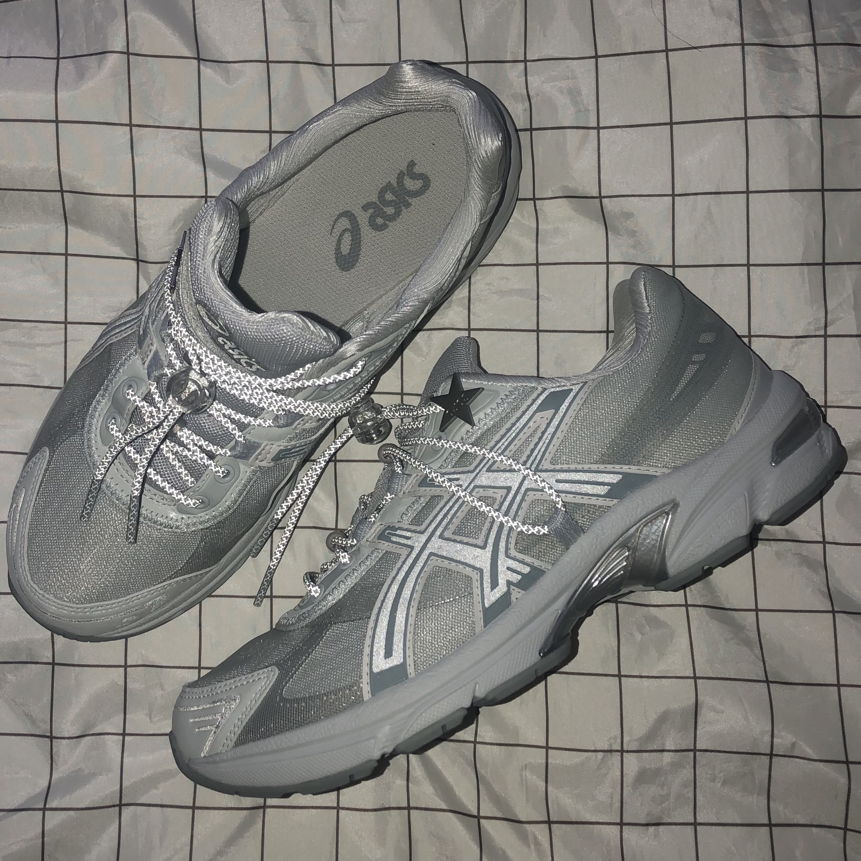 Asics x Atmos x Ojos Gel-1130 RE Glacier Grey Pure Silver 착용 스타일 - 2