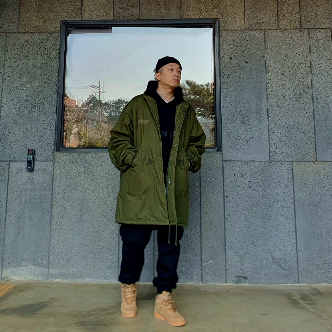 나이키 에어포스 1 하이 플랙스, 에센셜 3D 실리콘 아플리케 풀오버 후드 다크 슬레이트/블랙 2020 착용 스타일 - 1