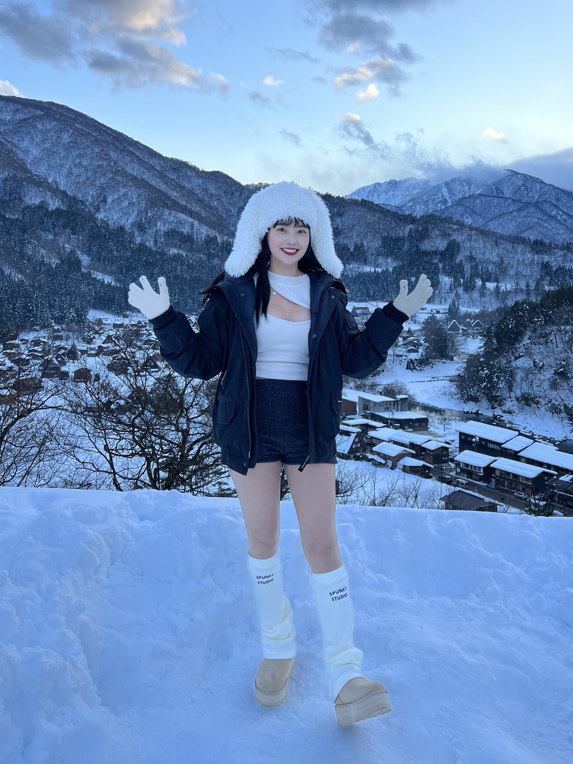 (W) UGG Classic Ultra Mini Platform Mustard Seed, Canada Goose Chilliwack Bomber Black 착용 스타일 - 5