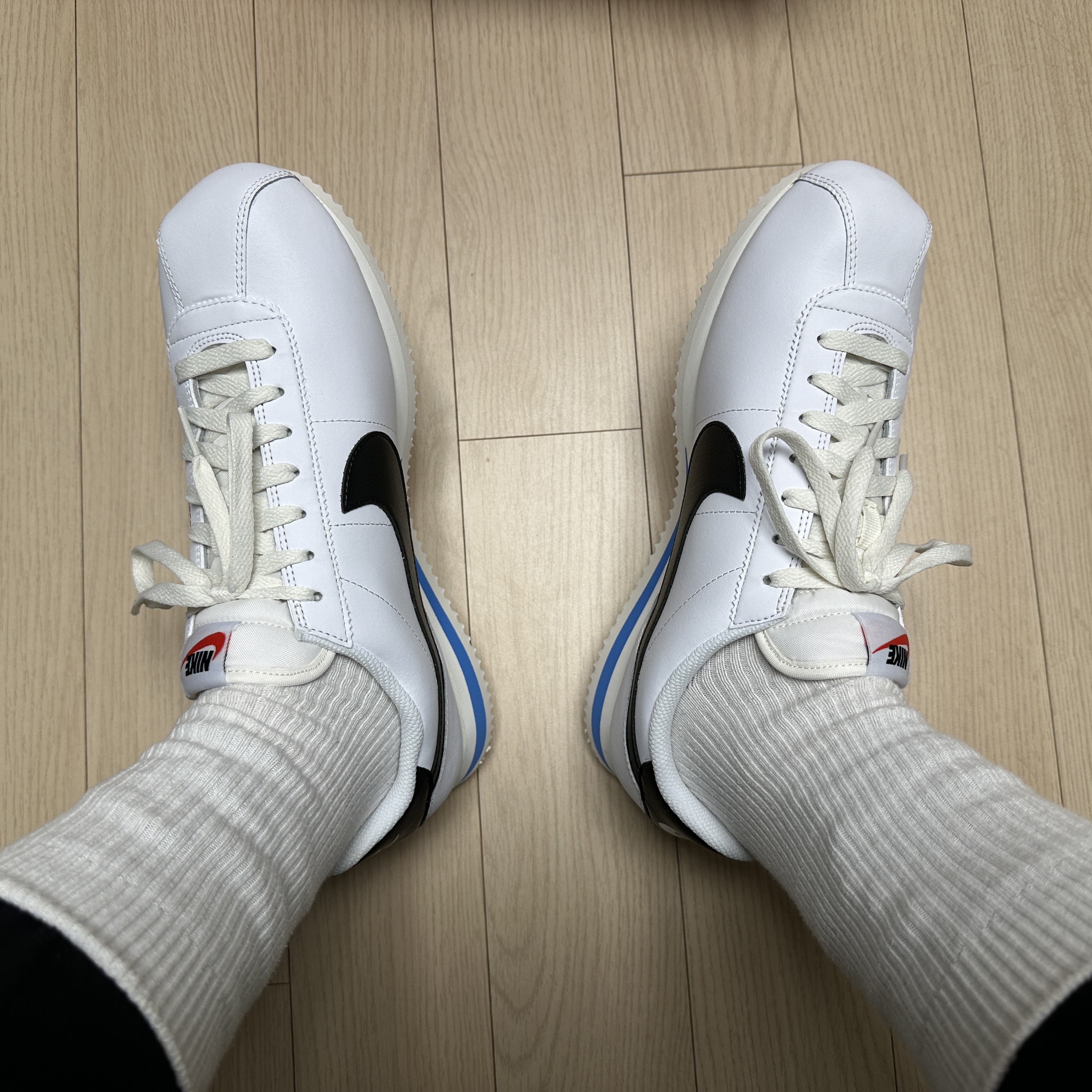 Nike Cortez White and Black 착용 스타일