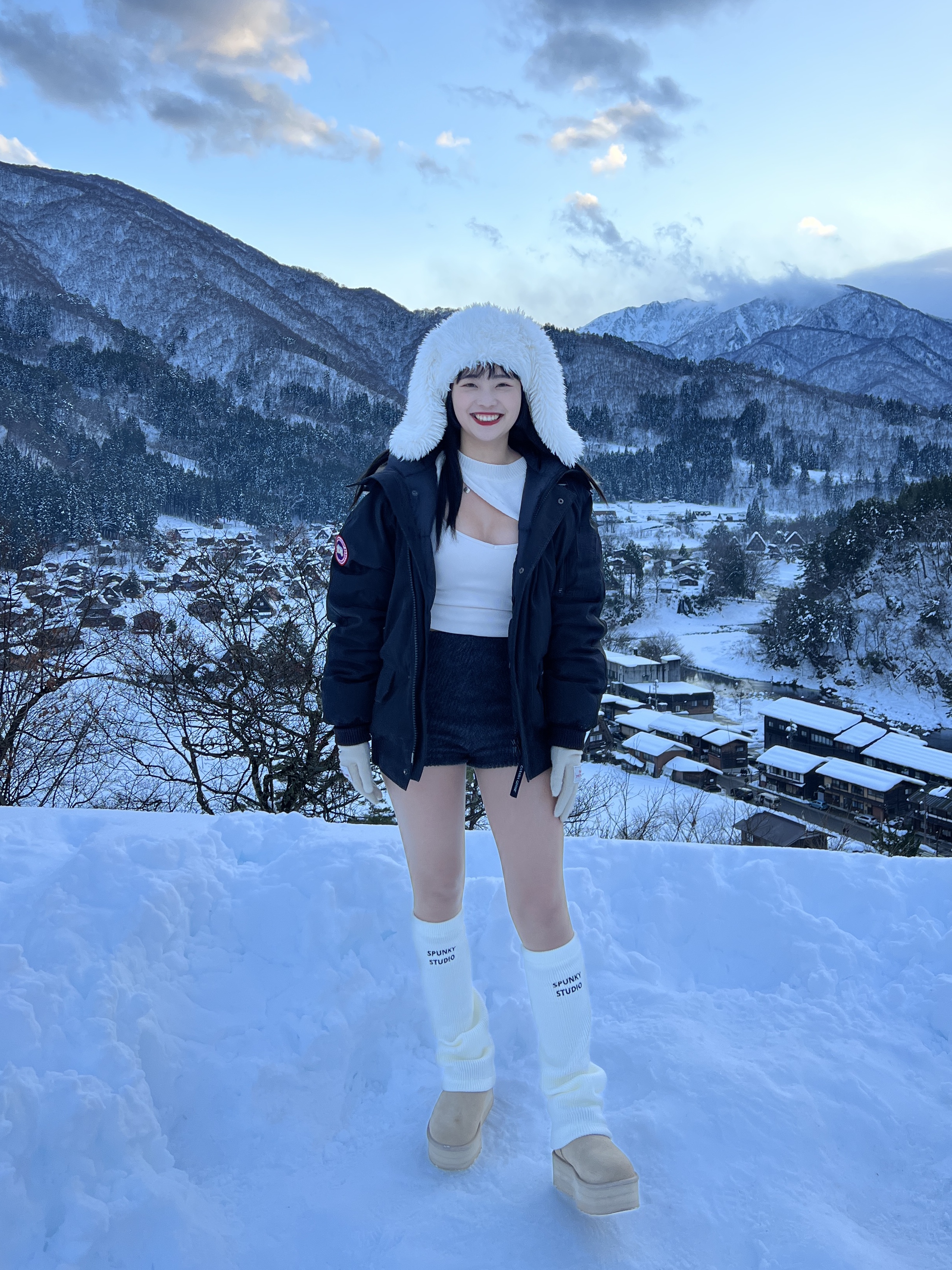 (W) UGG Classic Ultra Mini Platform Mustard Seed, Canada Goose Chilliwack Bomber Black 착용 스타일 - 4