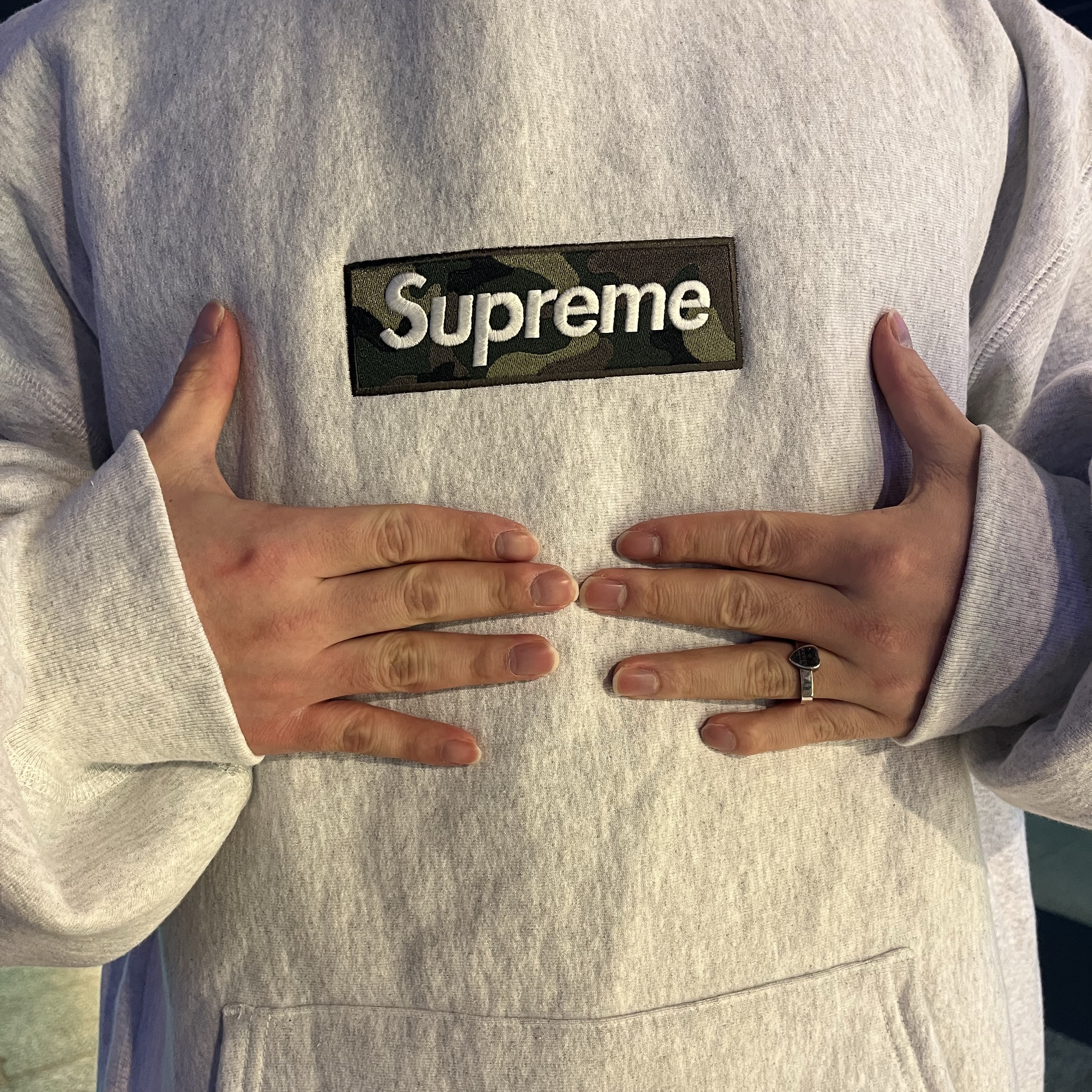 Supreme Box Logo Hooded Sweatshirt Ash Grey - 23FW 착용 스타일 - 1