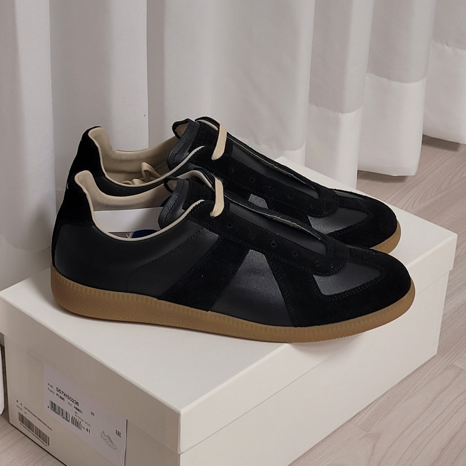 Maison Margiela Calfskin Replica Sneakers Black 착용 스타일