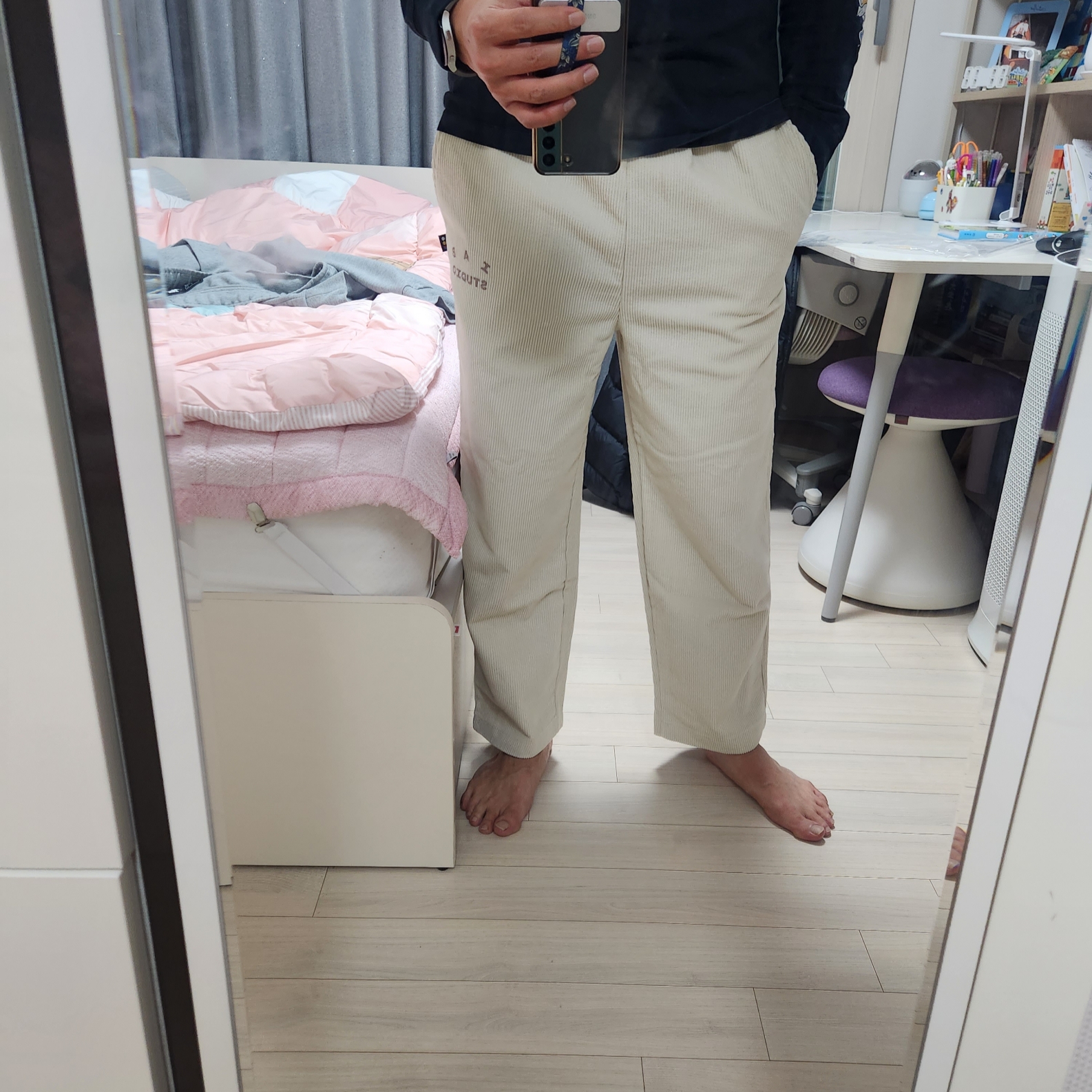 IAB Studio Corduroy Pants Cream Mud 착용 스타일