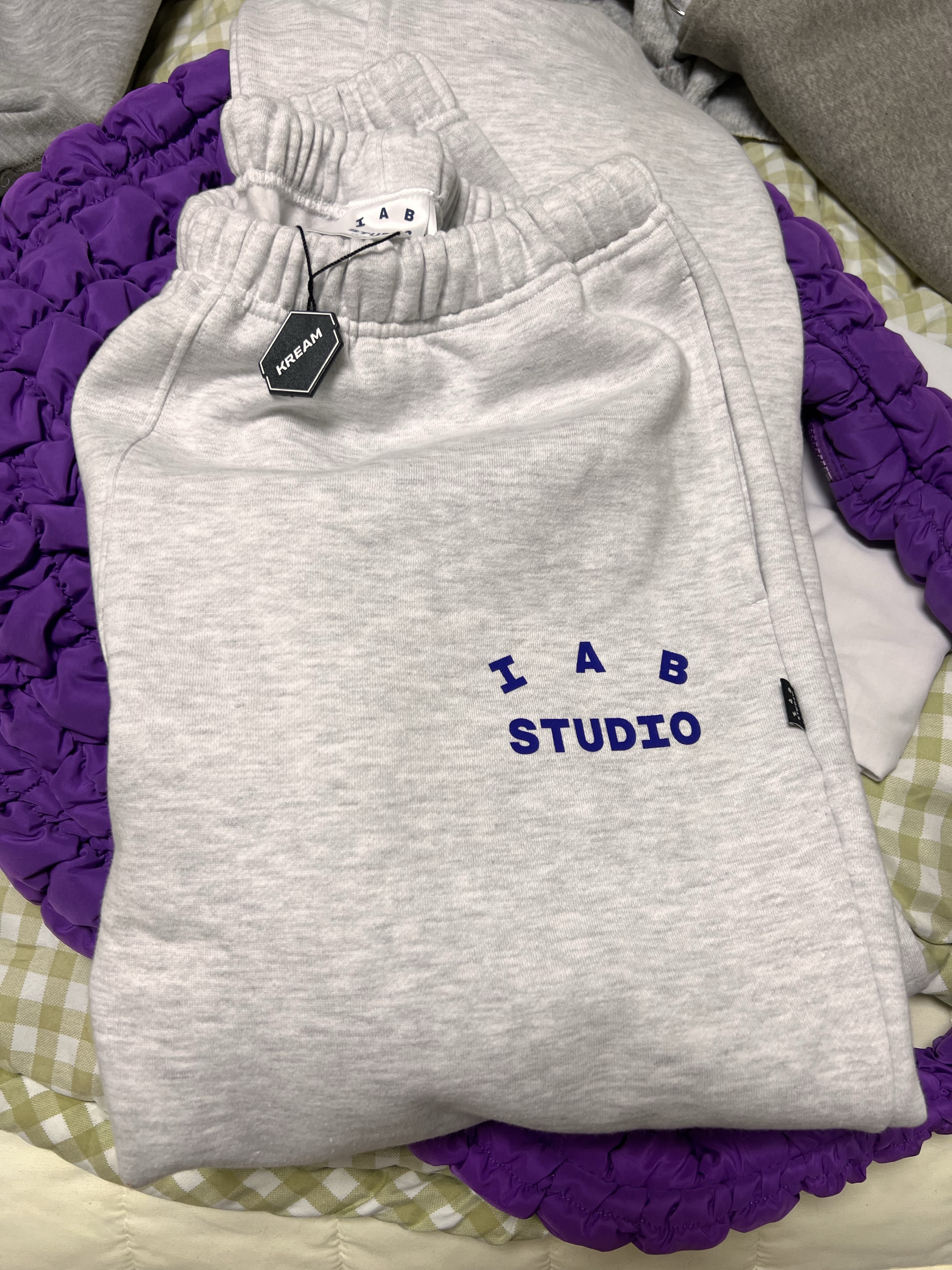 IAB Studio Sweatpants Light Gray 착용 스타일