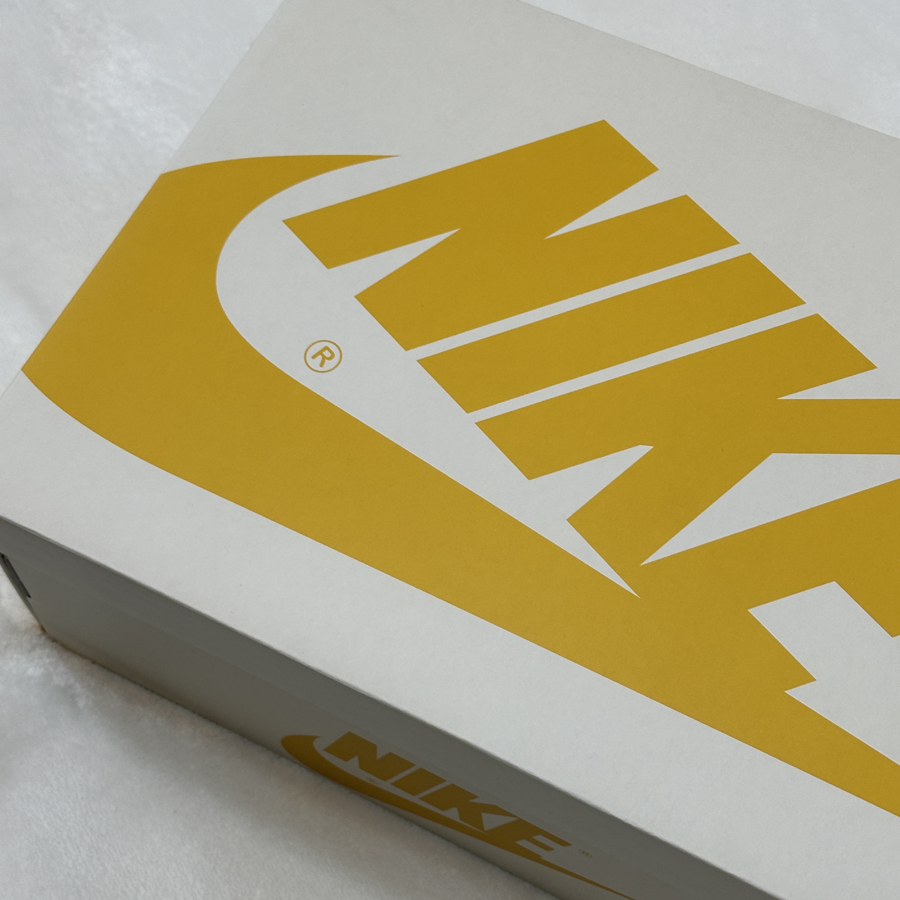 Jordan 1 Retro High OG Yellow Ochre 착용 스타일 - 5