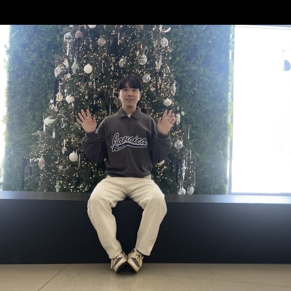 Stussy x Denim Tears Half Zip Fleece Charcoal, Jordan 1 x Travis Scott Retro Low OG SP Sail and Ridgerock 착용 스타일 - 1