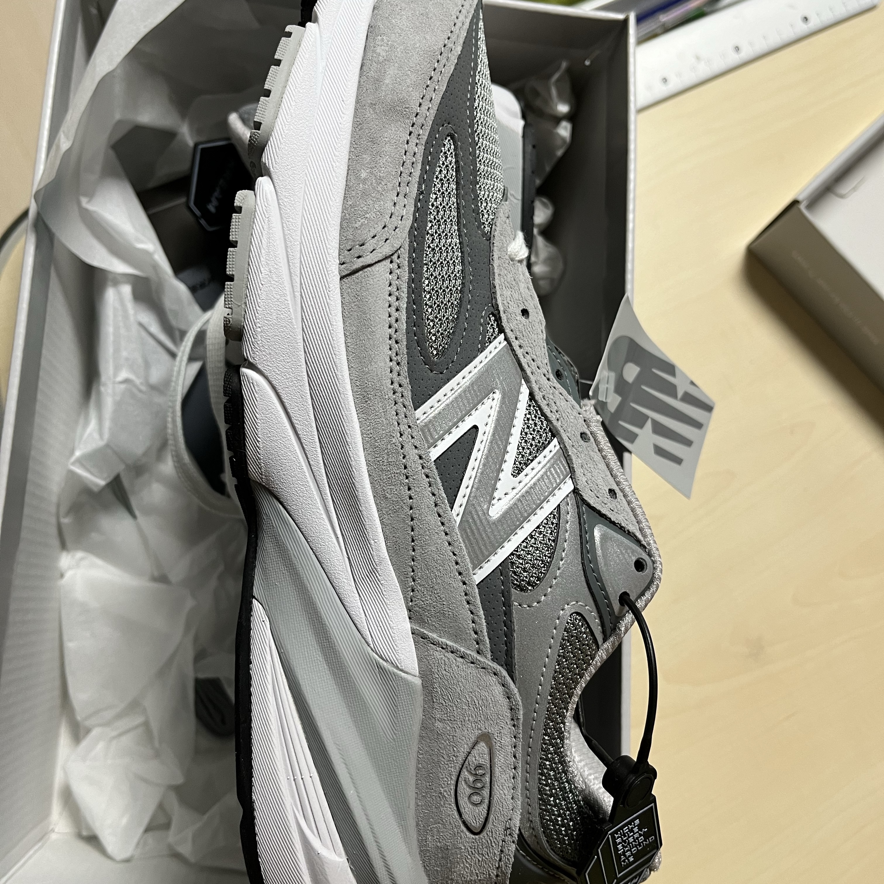 New Balance 990v6 Made in USA Grey - D Standard 착용 스타일 - 2