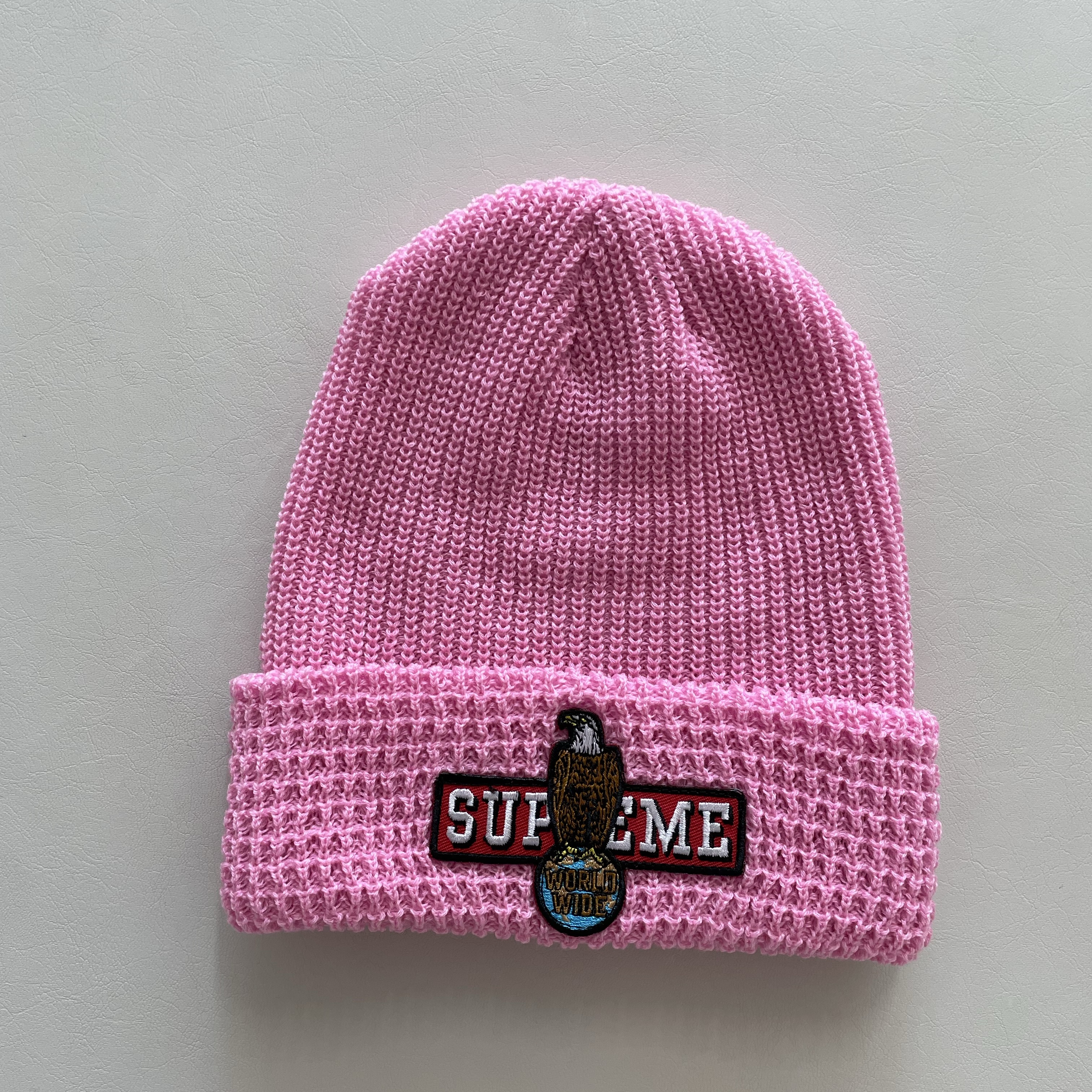 Supreme Eagle Beanie Pink - 23FW 착용 스타일 - 2