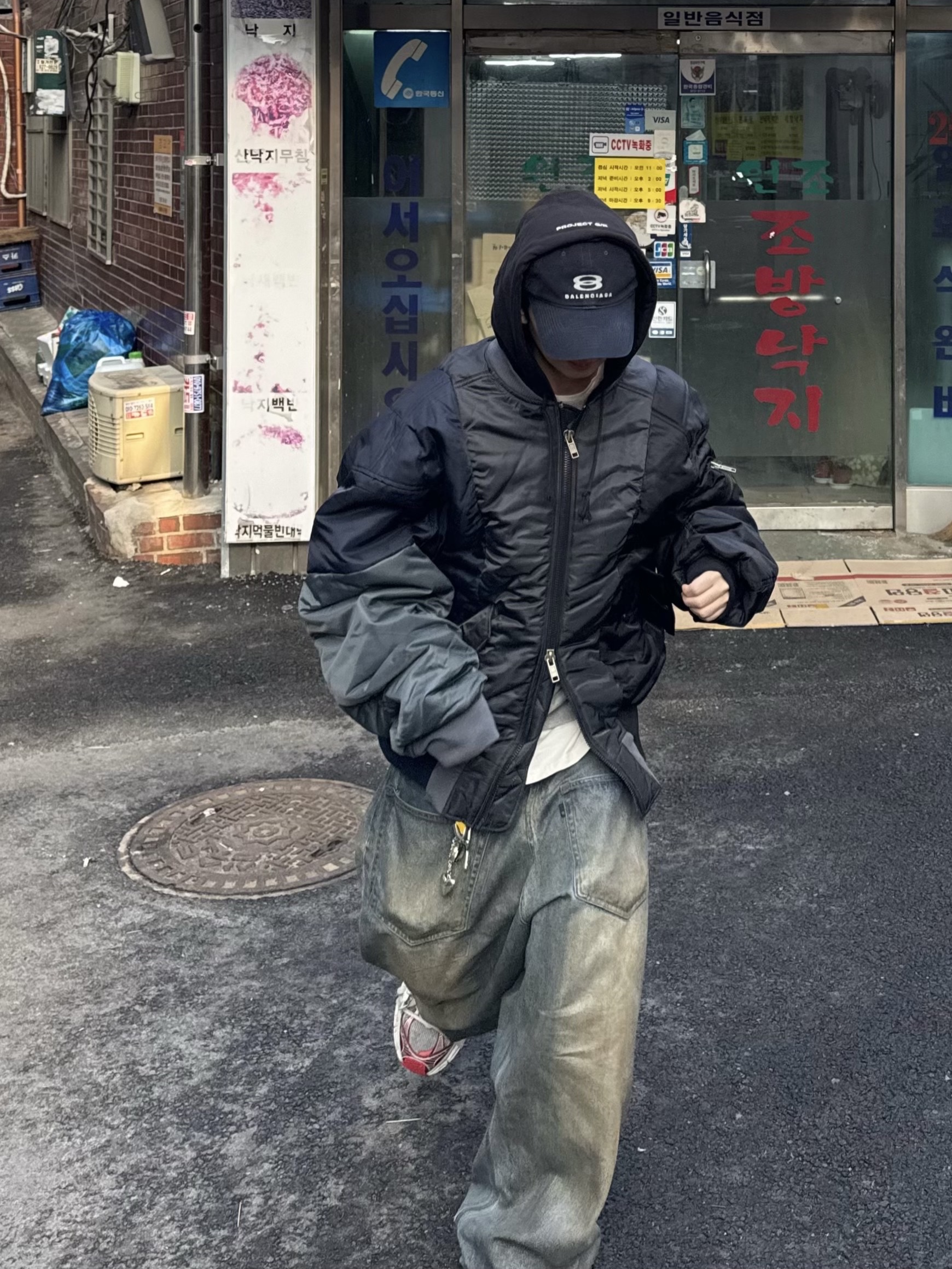Balenciaga Unity Snowboard Cap Navy Blue, Project G/R Unbalanced Reworked Bomber Jacket Black 착용 스타일 - 2