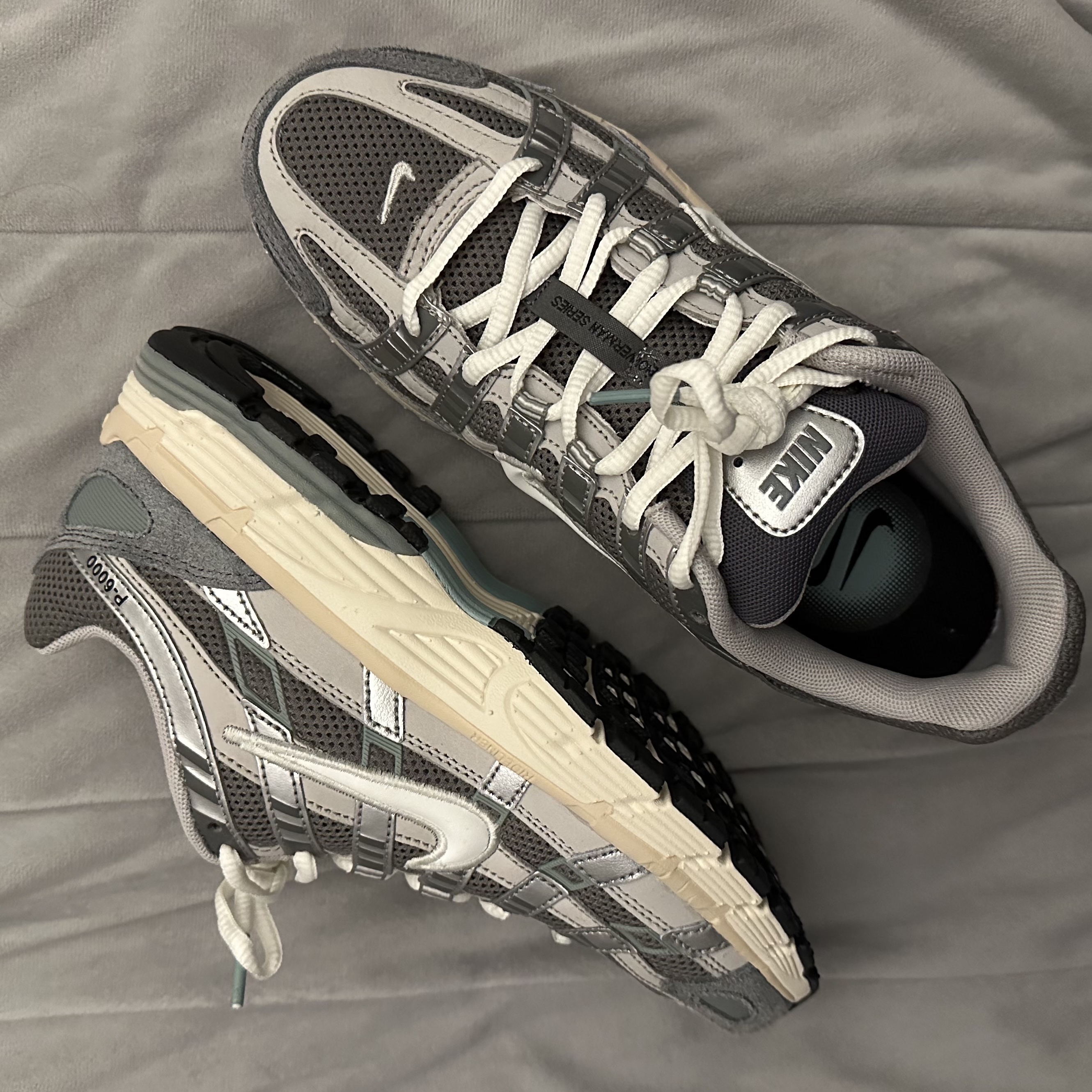 Nike P-6000 Flat Pewter Light Iron Ore 착용 스타일