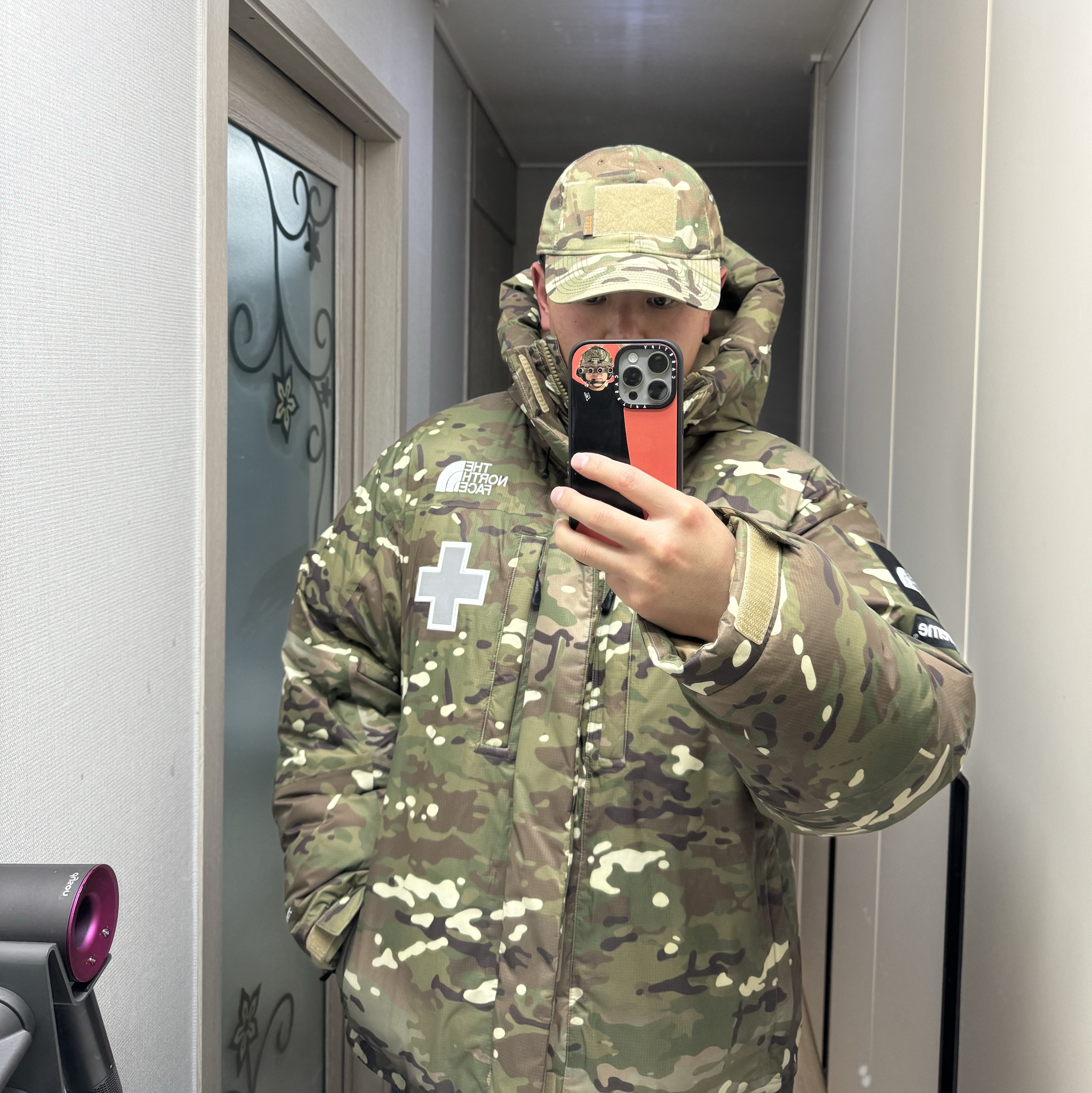 Supreme x The North Face Summit Series Rescue Baltoro Jacket Multi Camo - 22SS 착용 스타일 - 1