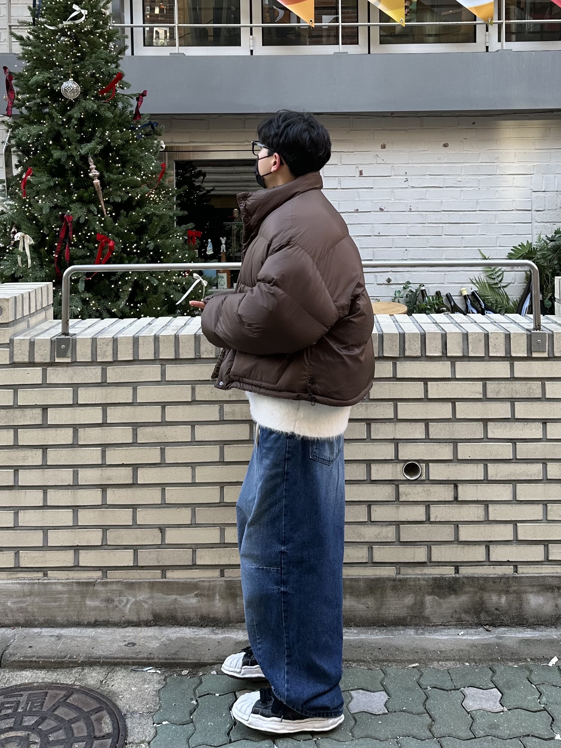 Maison Mihara Yasuhiro Blakey OG Sole Canvas Low-top Sneakers Black White, Maison Mihara Yasuhiro Blakey OG Sole Leather Low-top Sneakers Black 착용 스타일 - 1