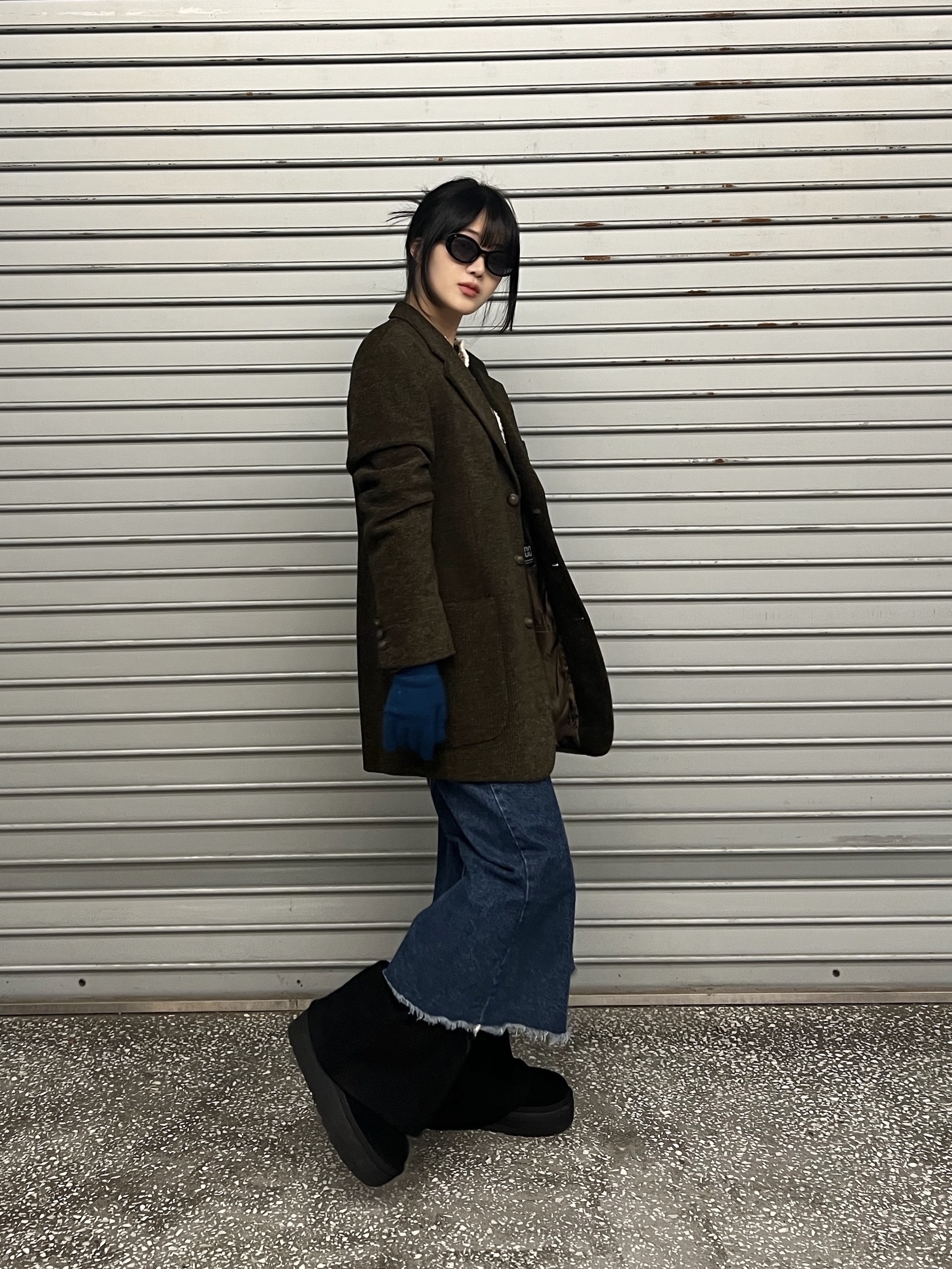 (W) UGG Classic Mini Platform Boots Black, Sentiments No.391 Necklace Silver 착용 스타일 - 2