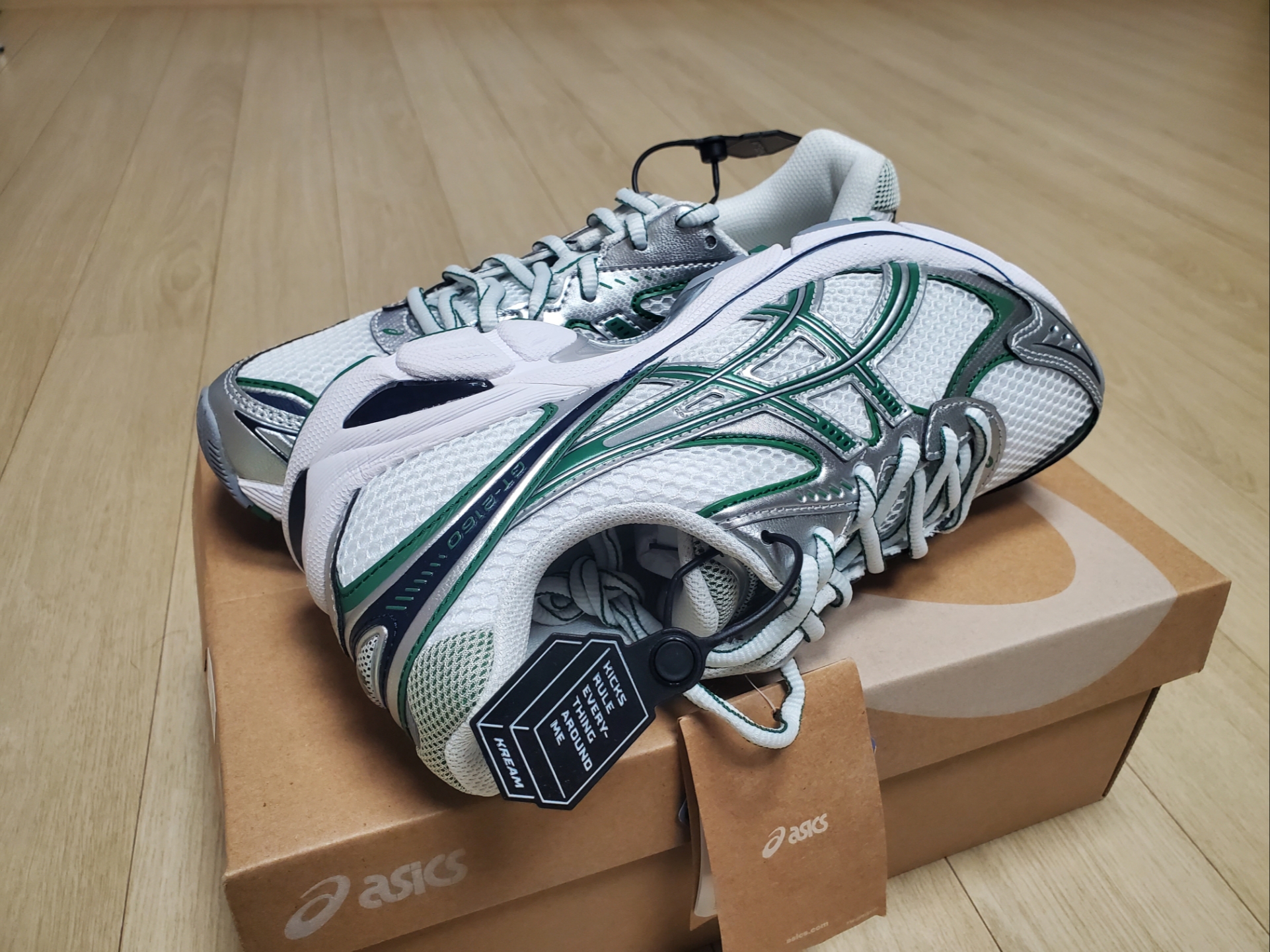 Asics GT-2160 White Shamrock Green 착용 스타일 - 2