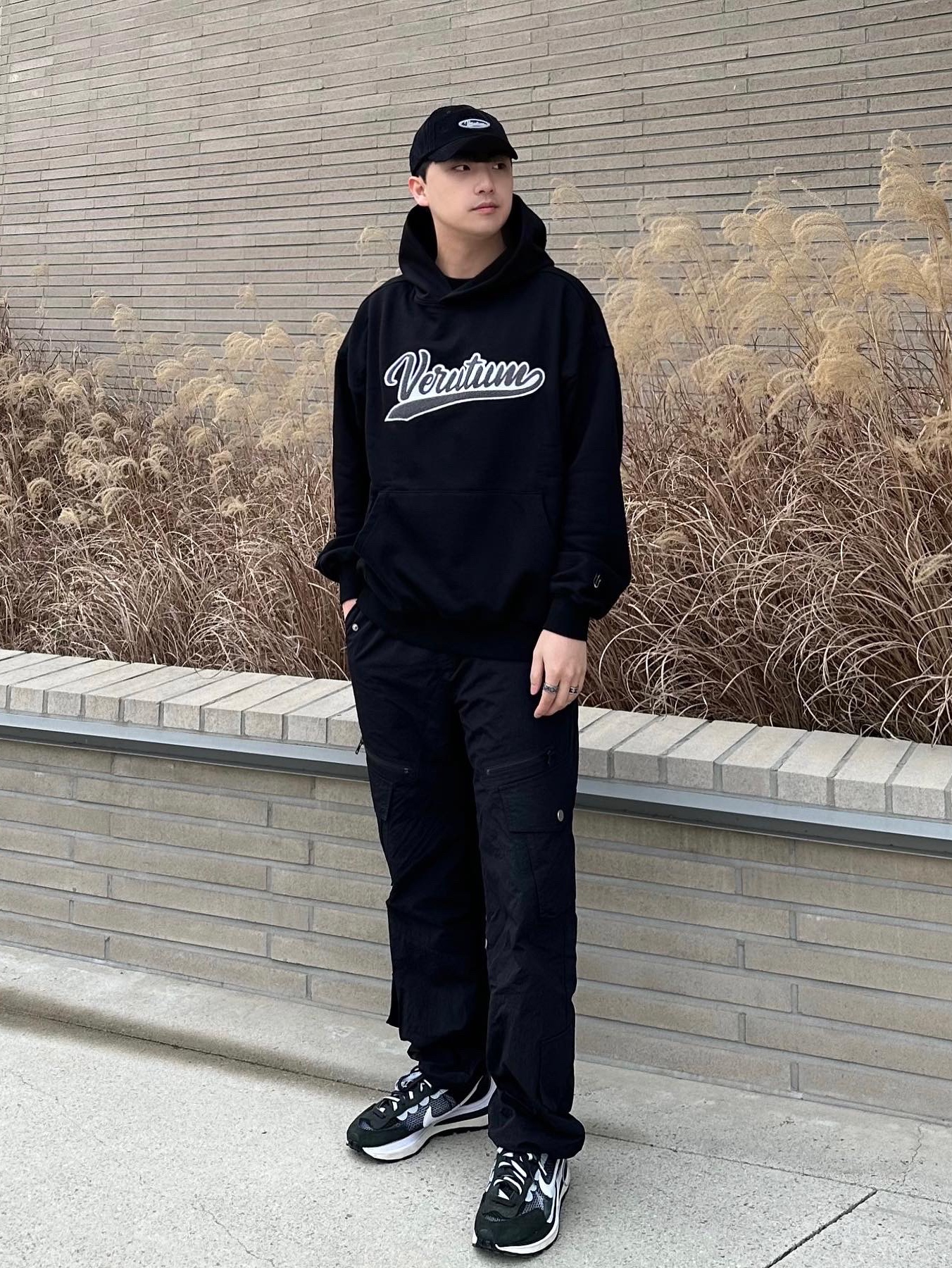 Nike x Sacai VaporWaffle Black White 착용 스타일 - 2