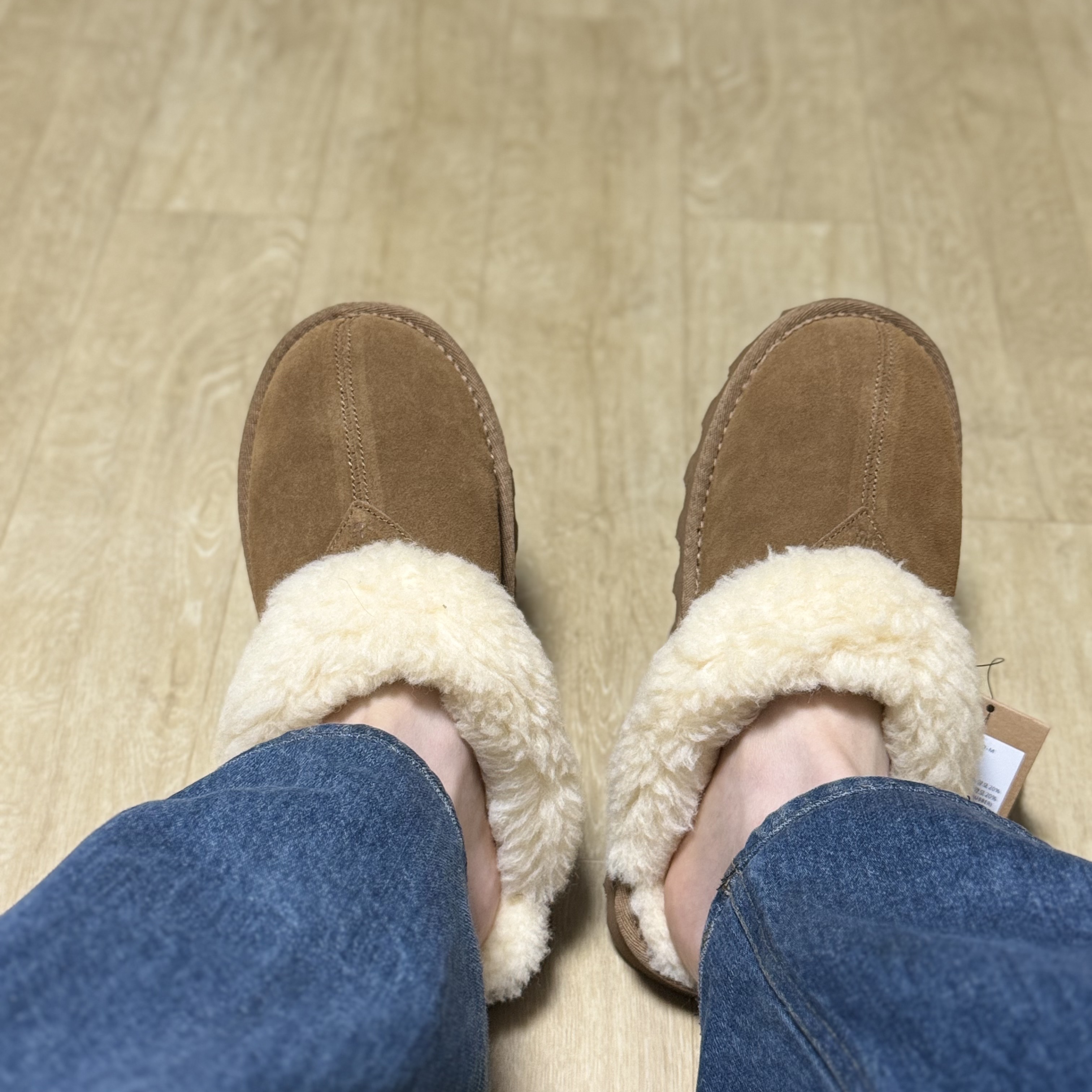 (W) UGG Scuffette II Slipper Chestnut 착용 스타일 - 1