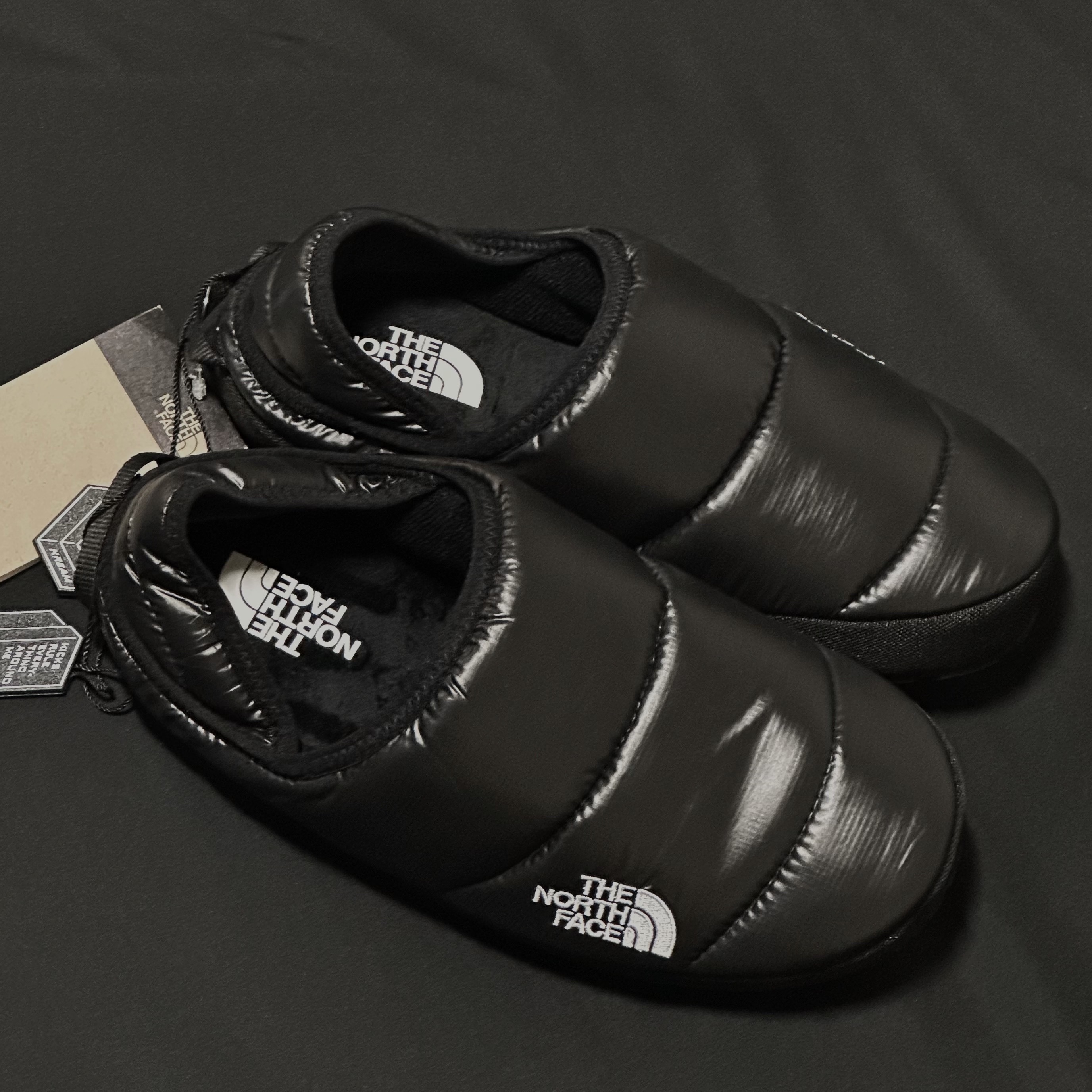 The North Face Nuptse Mule Black 착용 스타일