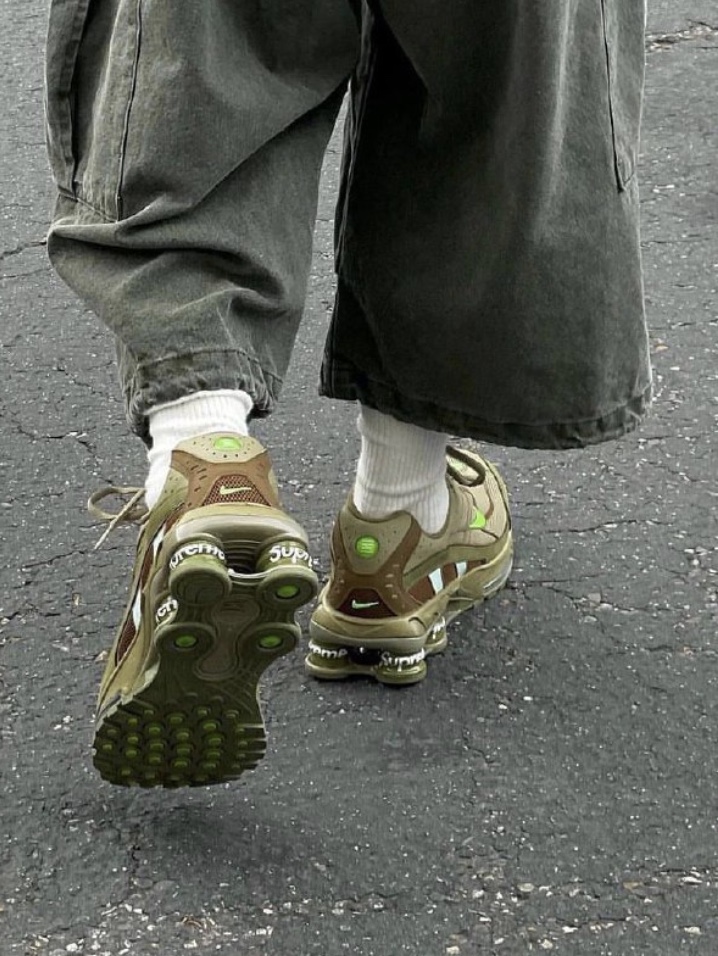 Nike x Supreme Shox Ride 2 SP Neutral Olive 착용 스타일 - 2