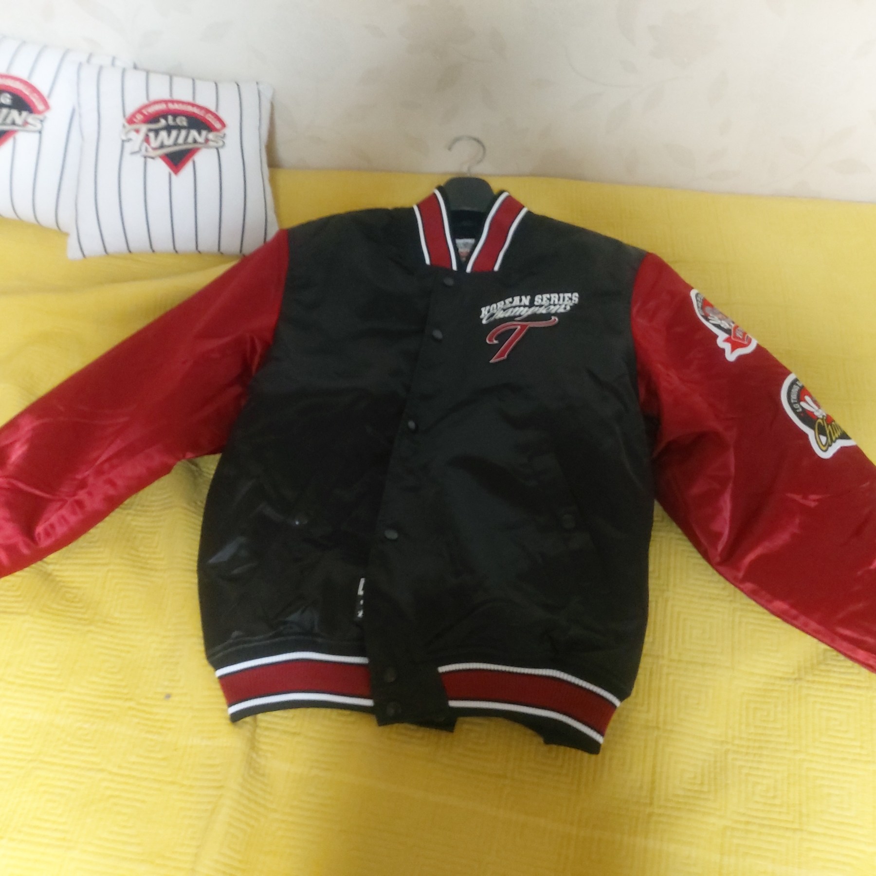 BDNS x LG TWINS 2023 Champions Jumper Red, BDNS x LG TWINS Baseballkids Sweatshirt Grey 착용 스타일 - 4