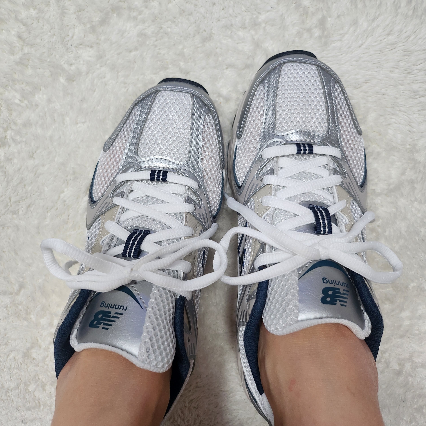 New Balance 530 Steel Grey 착용 스타일 - 2