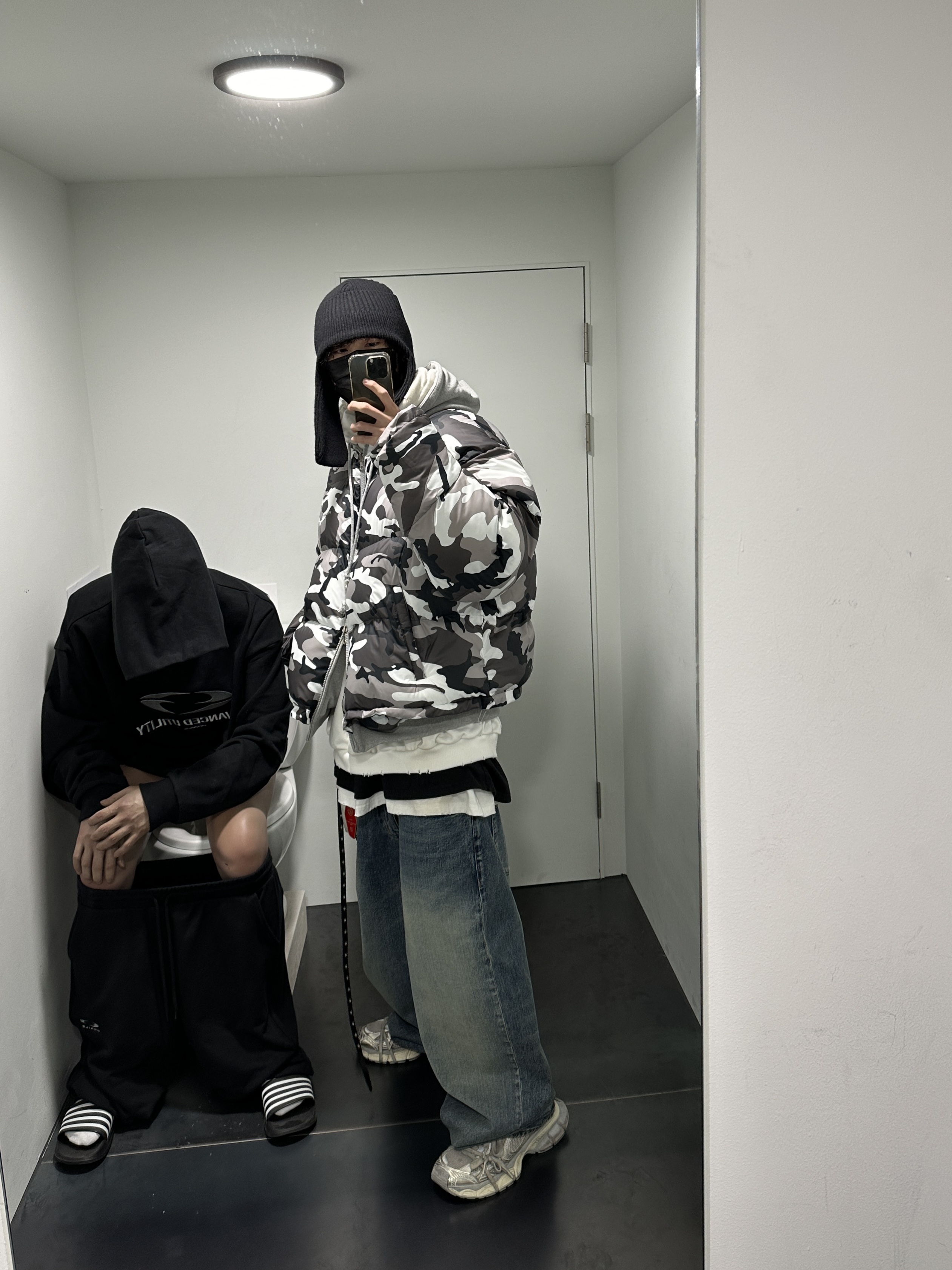 Project G/R BDSM Belt Black, Project G/R Reversible Hooded Puffer Jacket Grey 착용 스타일