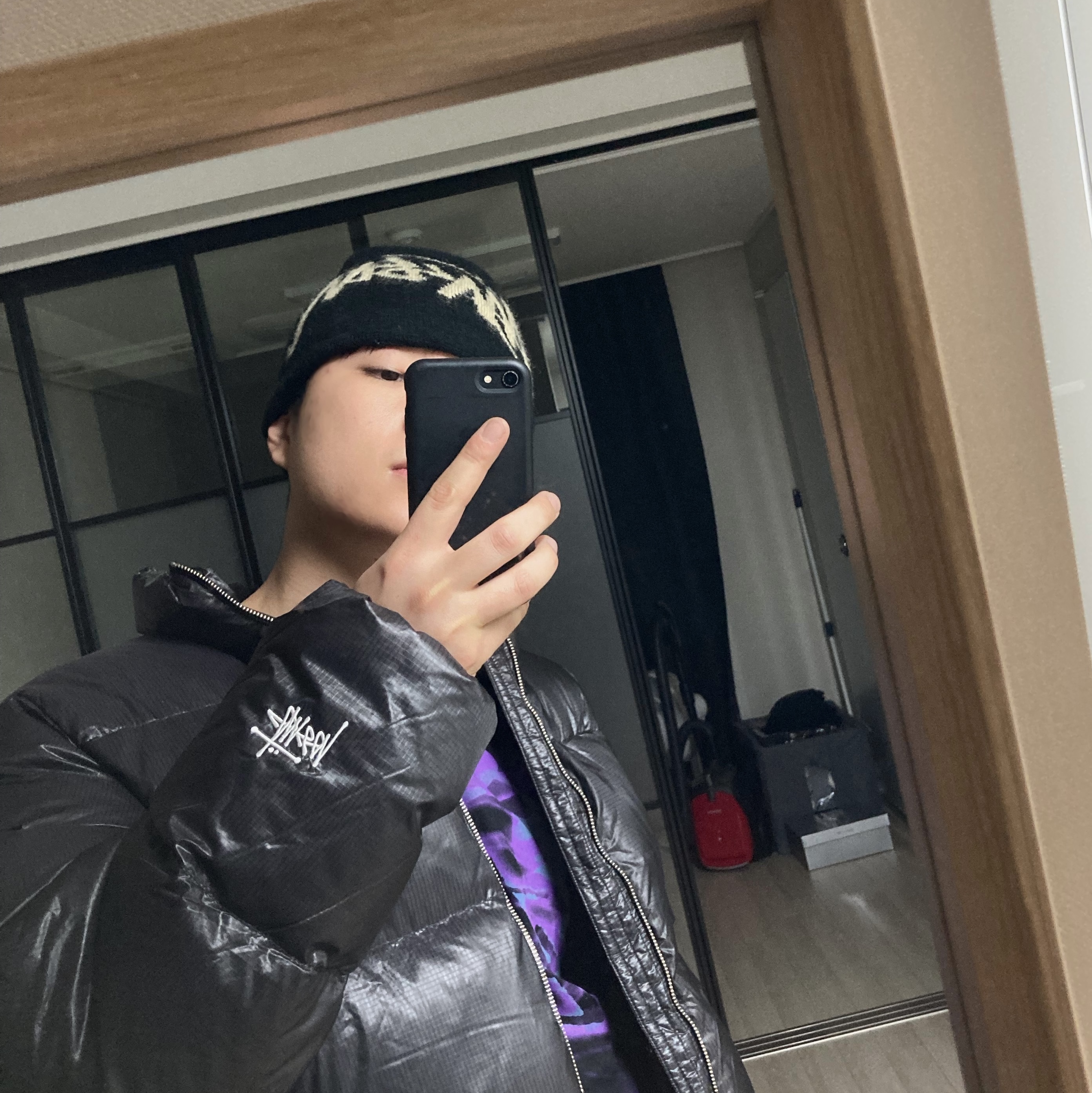 Stussy Brushed Out Stock Skullcap Beanie Black, Stussy Rib Cage LS T-Shirt Black 착용 스타일