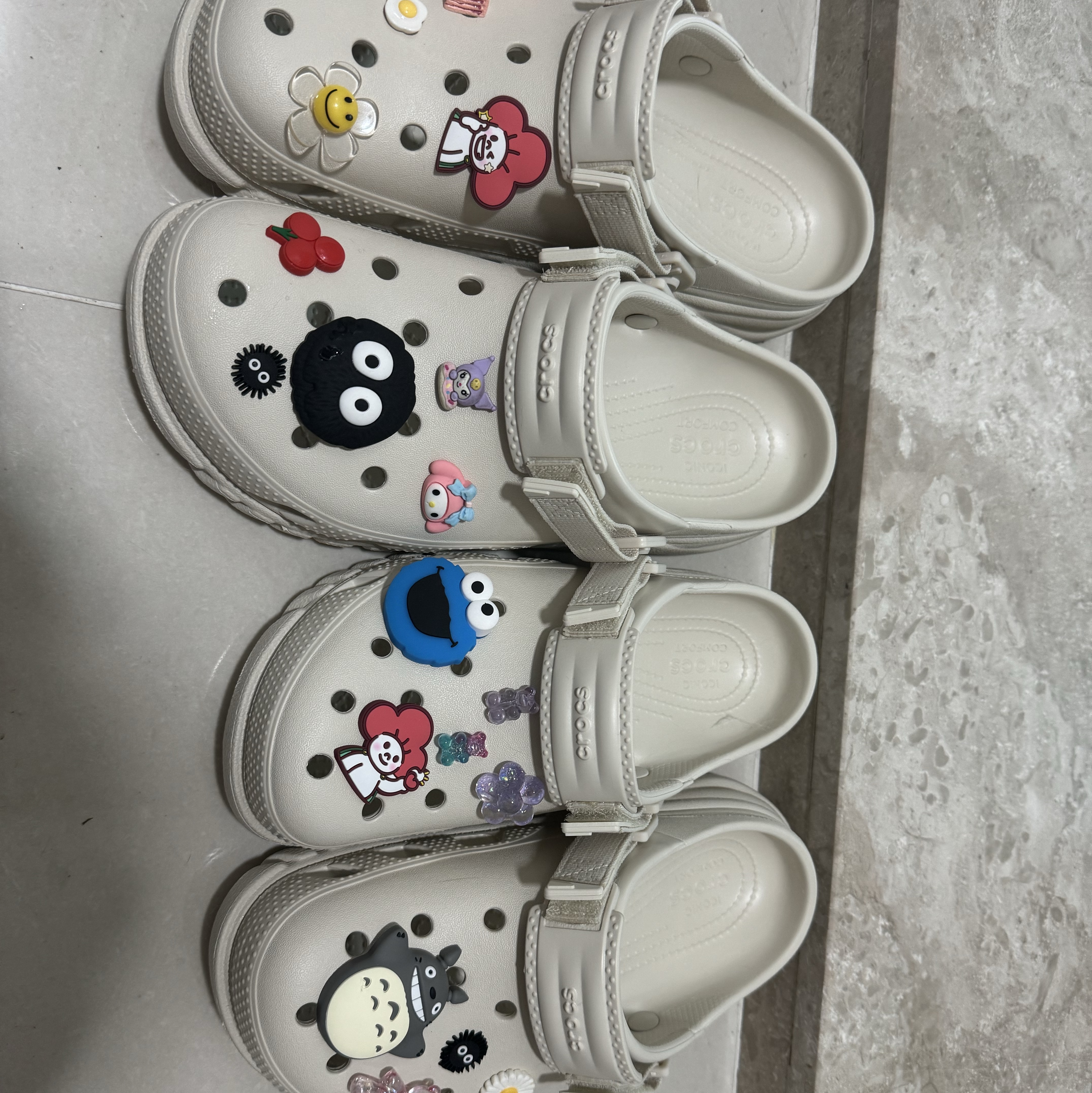 Crocs Duet Max II Clog Stucco 착용 스타일