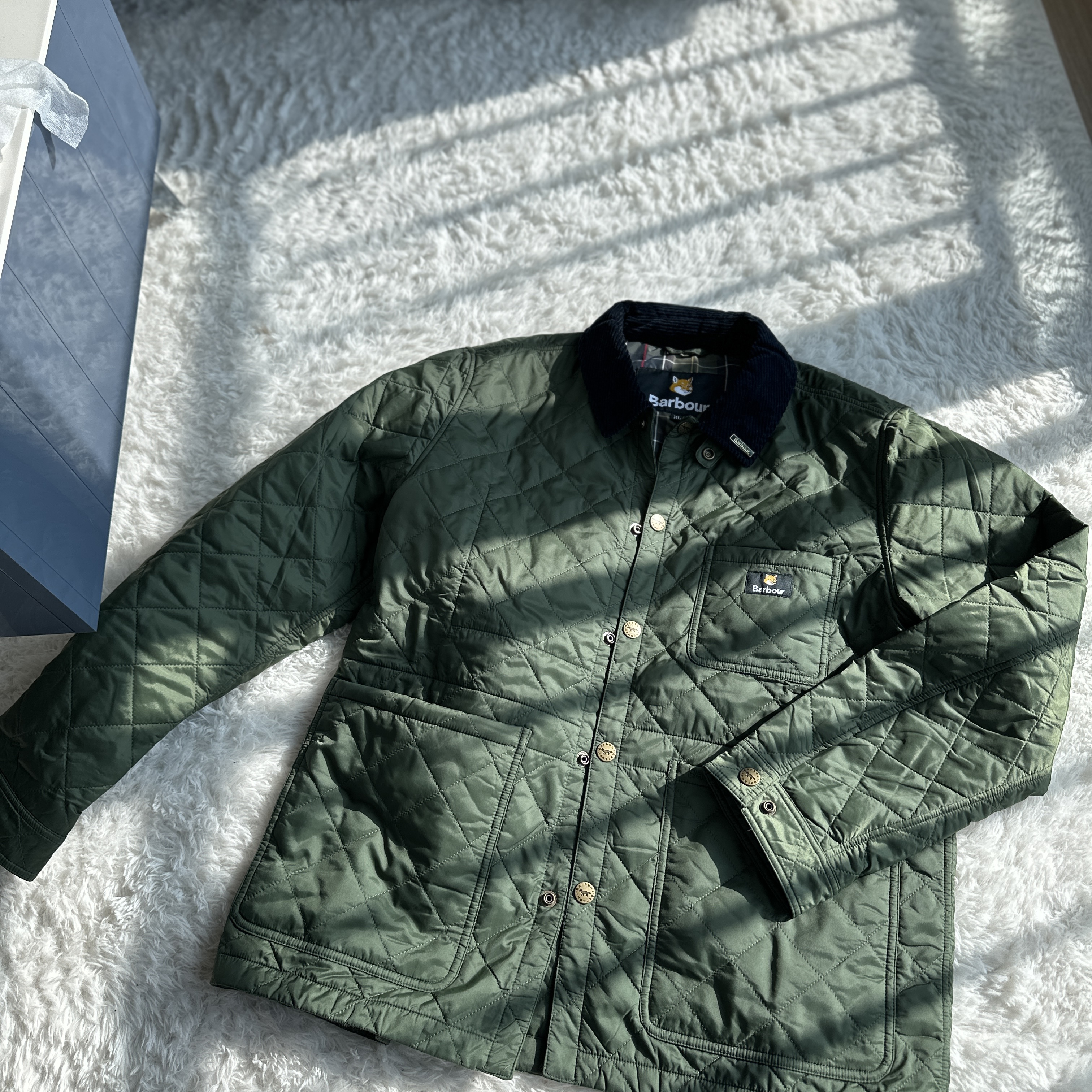 Barbour x Maison Kitsune Kenning Quilted Jacket Classic Green 착용 스타일 - 2