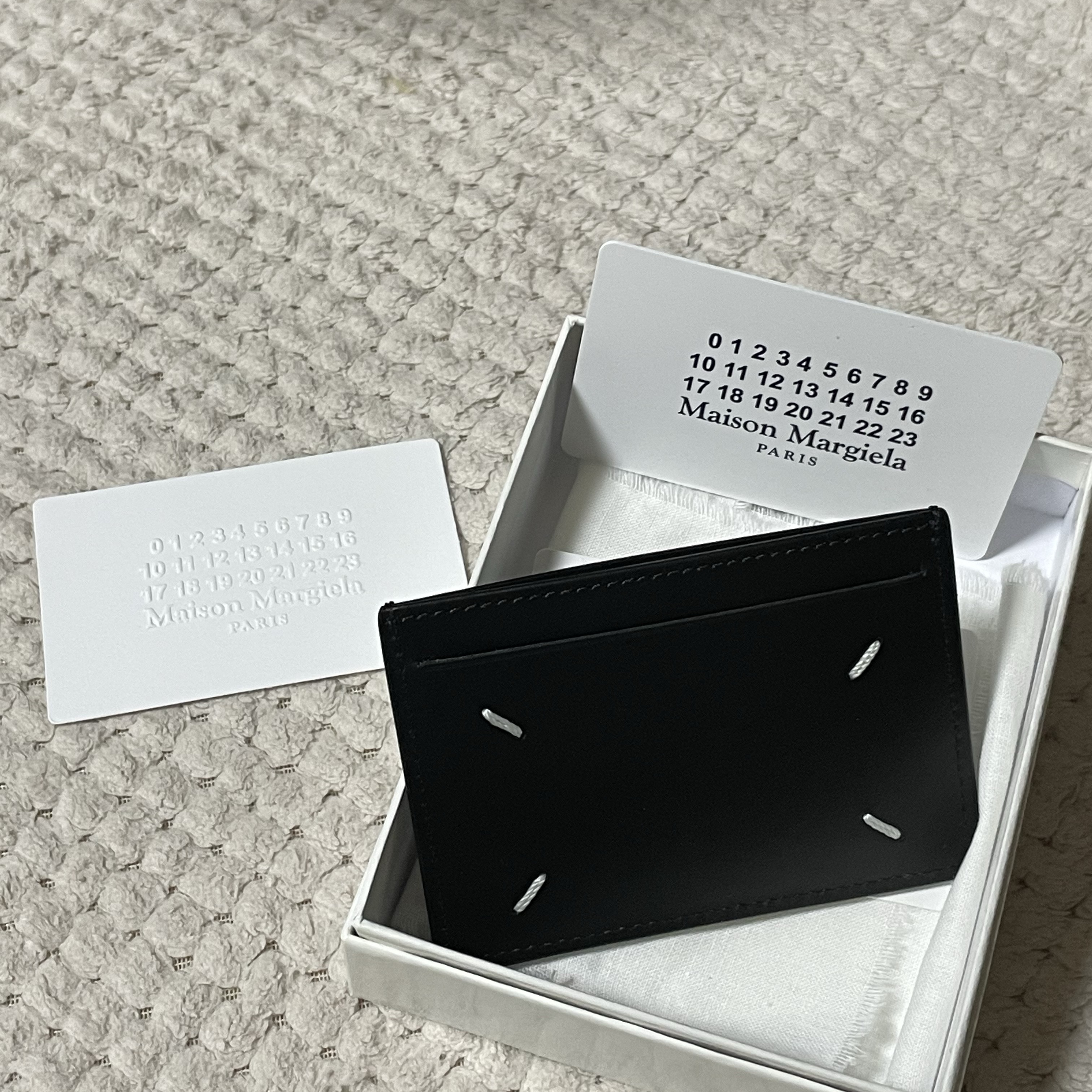 Maison Margiela Four Stitch Card Holder Black 착용 스타일