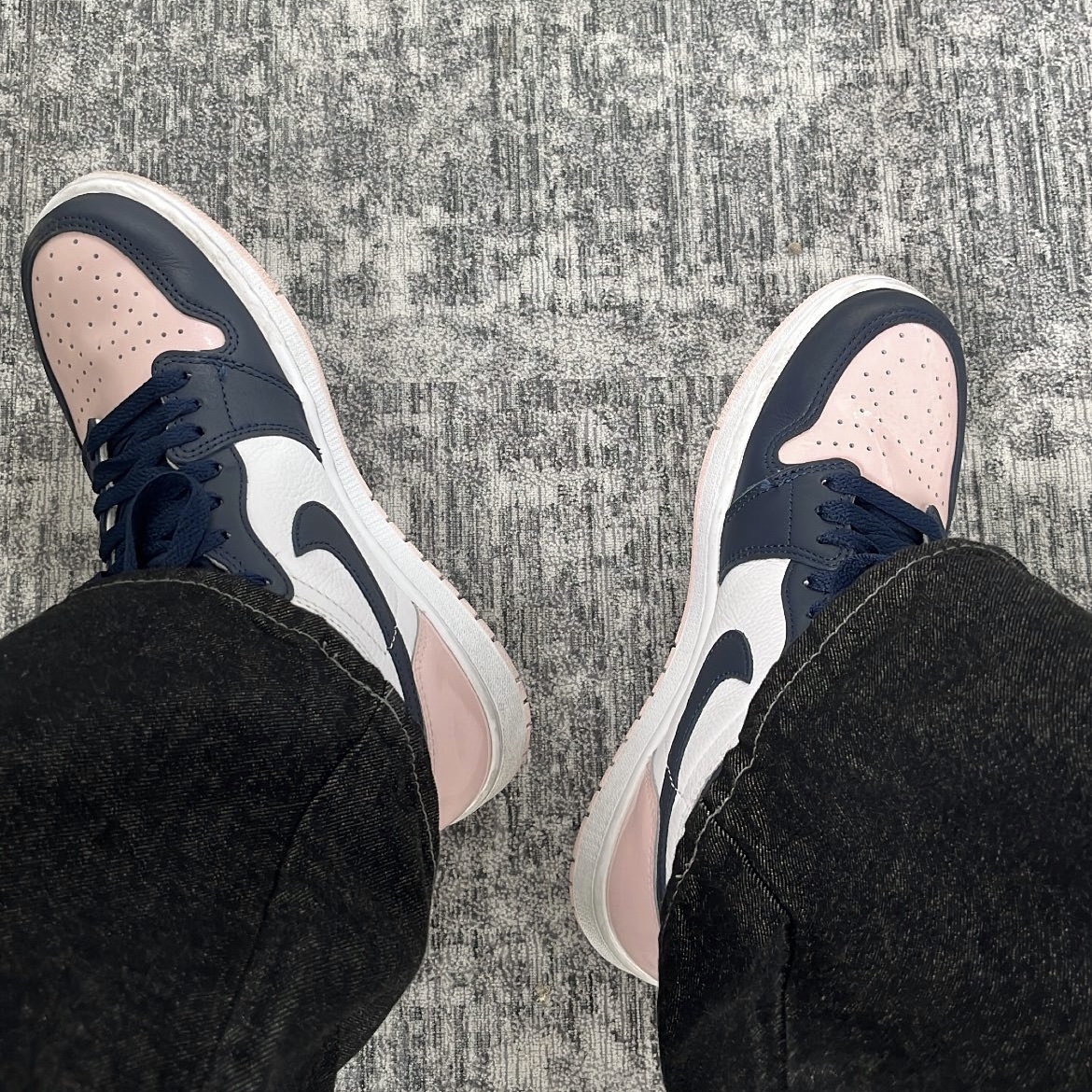 (W) Jordan 1 Retro High OG Atmosphere, Jansport Half Pint Mini Backpack Navy 착용 스타일 - 1