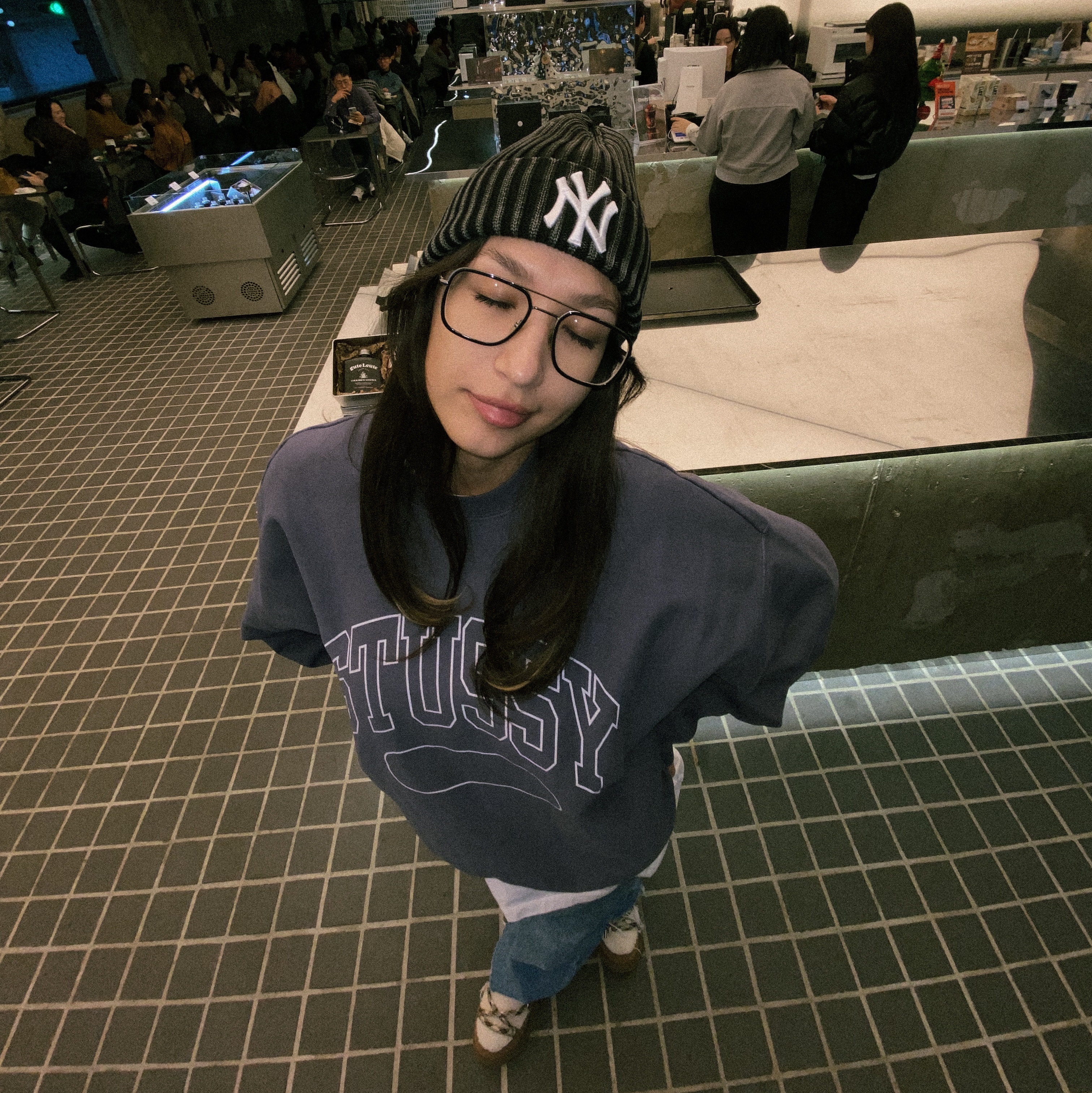 Stussy Varsity Oversized Crew Washed Blue 착용 스타일