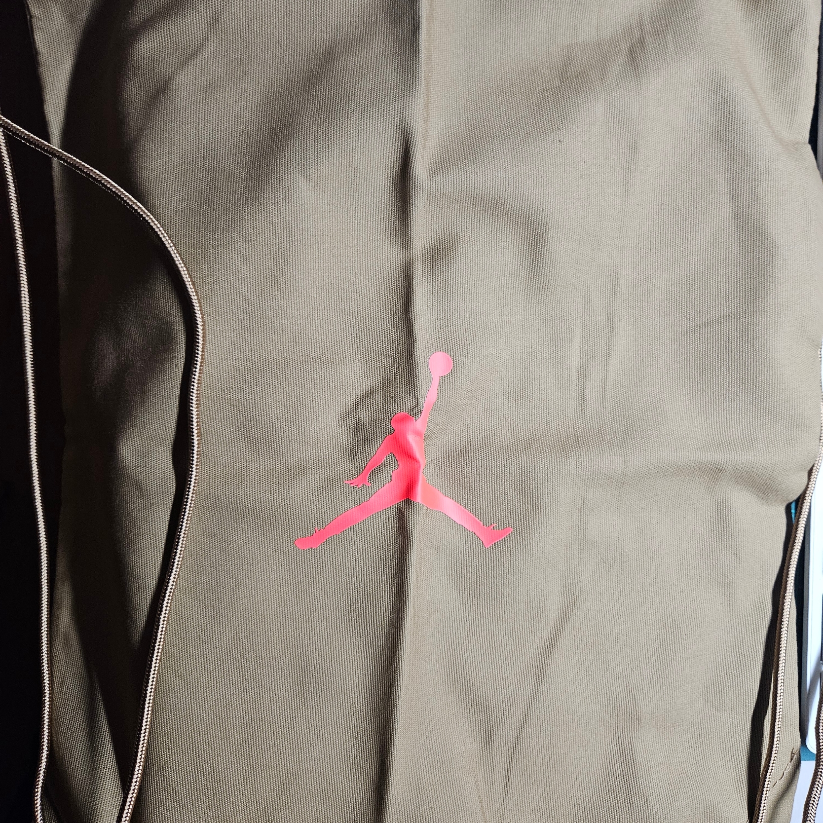 Jordan 6 x Travis Scott Retro SP British Khaki 착용 스타일 - 3
