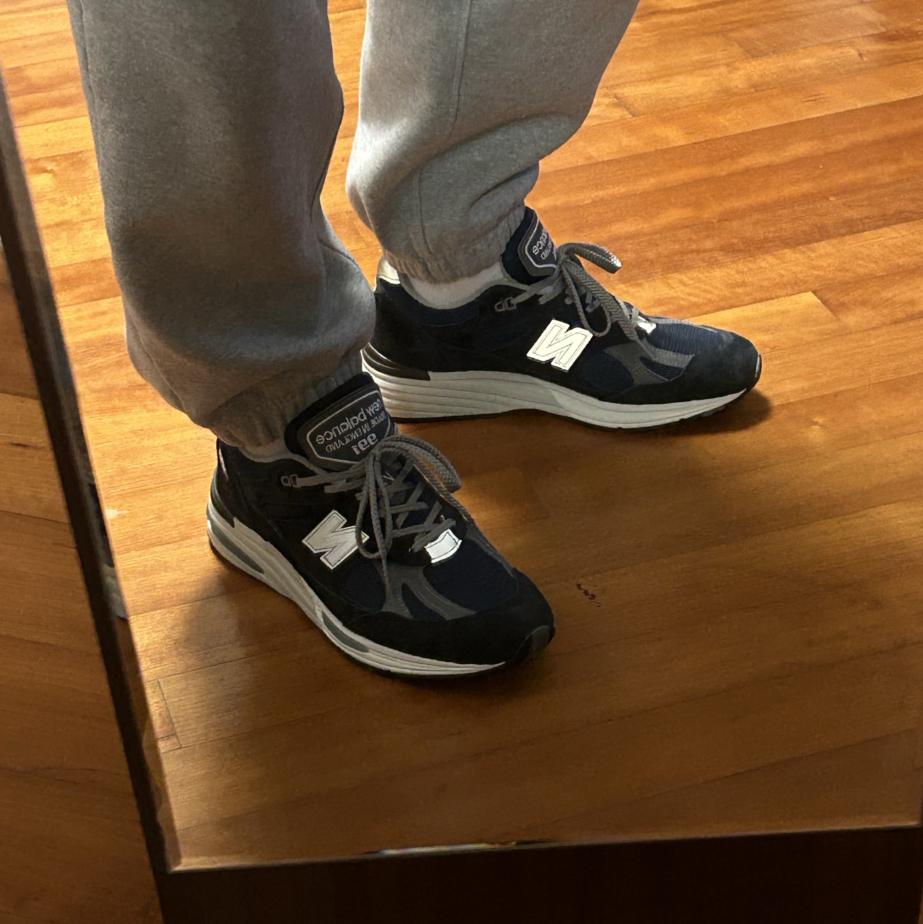 New Balance 991v2 Made in UK Dark Navy Smoked Pearl 착용 스타일