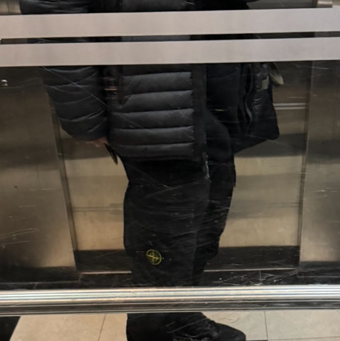 Stone Island 313L1 Stretch Broken Twill Cotton Garment Dyed Old Effect Cargo Pants Black - 23FW, Stone Island 40324 Packable Loom Woven Chambers R-Nylon Down-TC Jacket Black - 23FW 착용 스타일 - 3