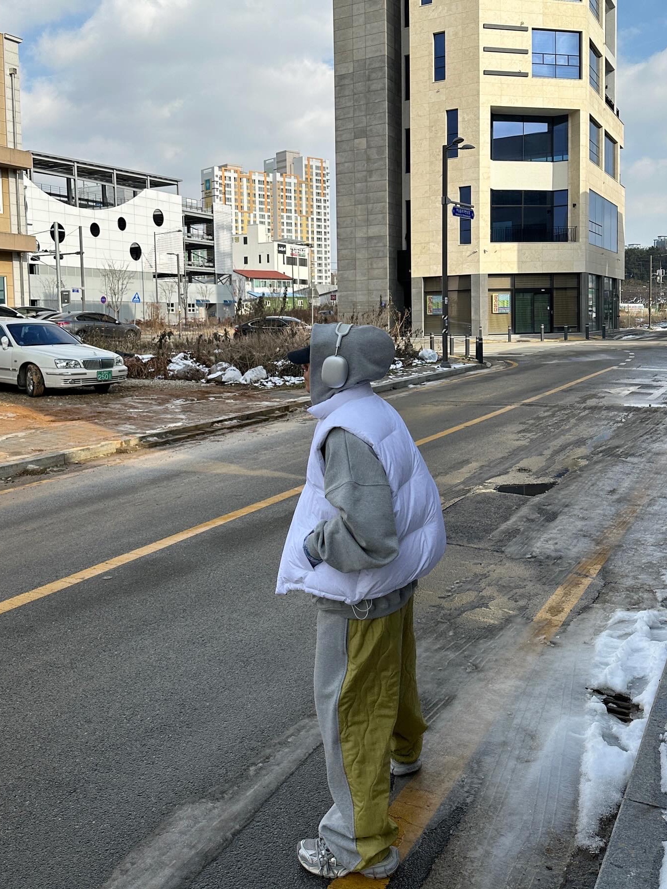 Balenciaga 3XL Sneakers Light Beige 착용 스타일 - 2