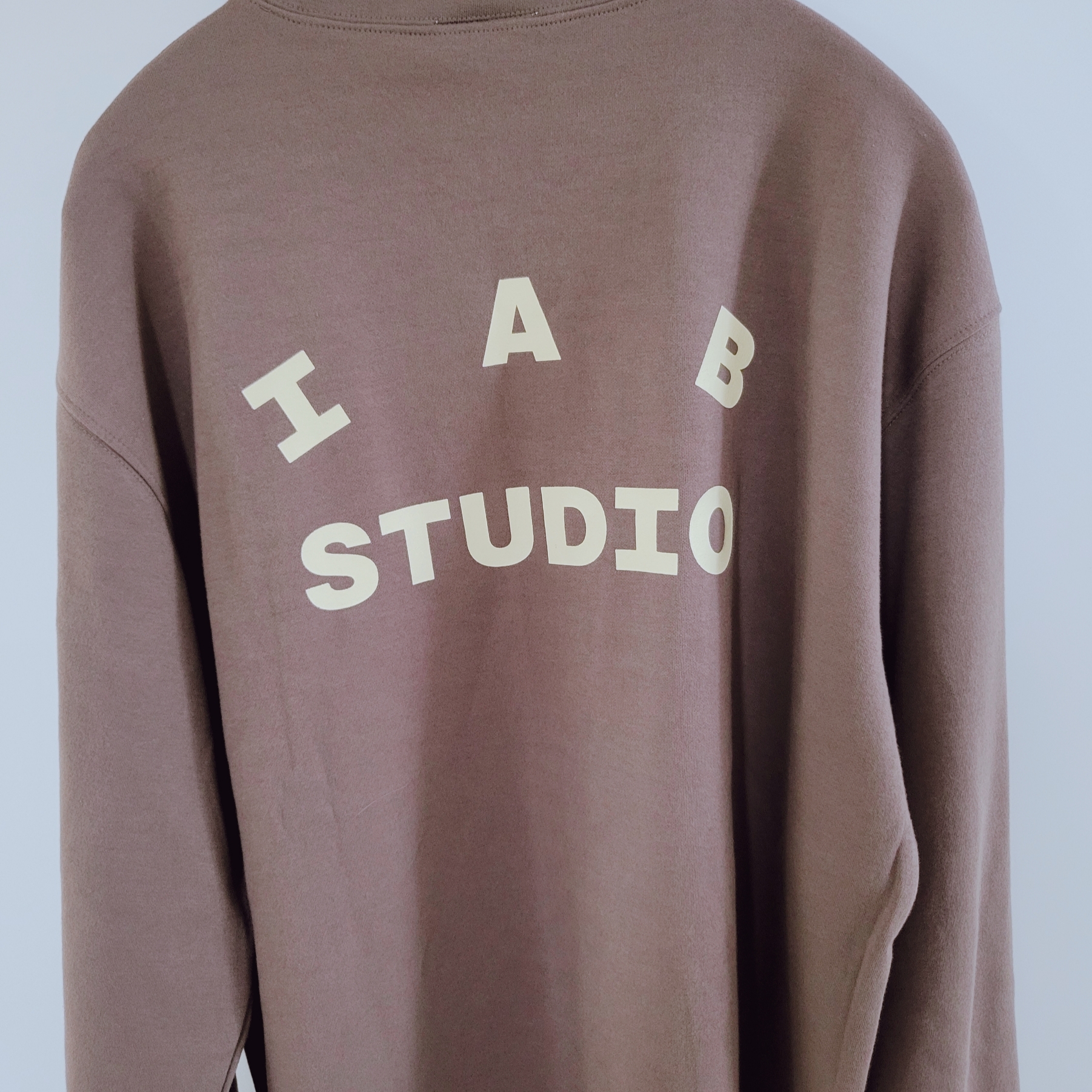 IAB Studio Long Sleeve Choco Cream 착용 스타일 - 1