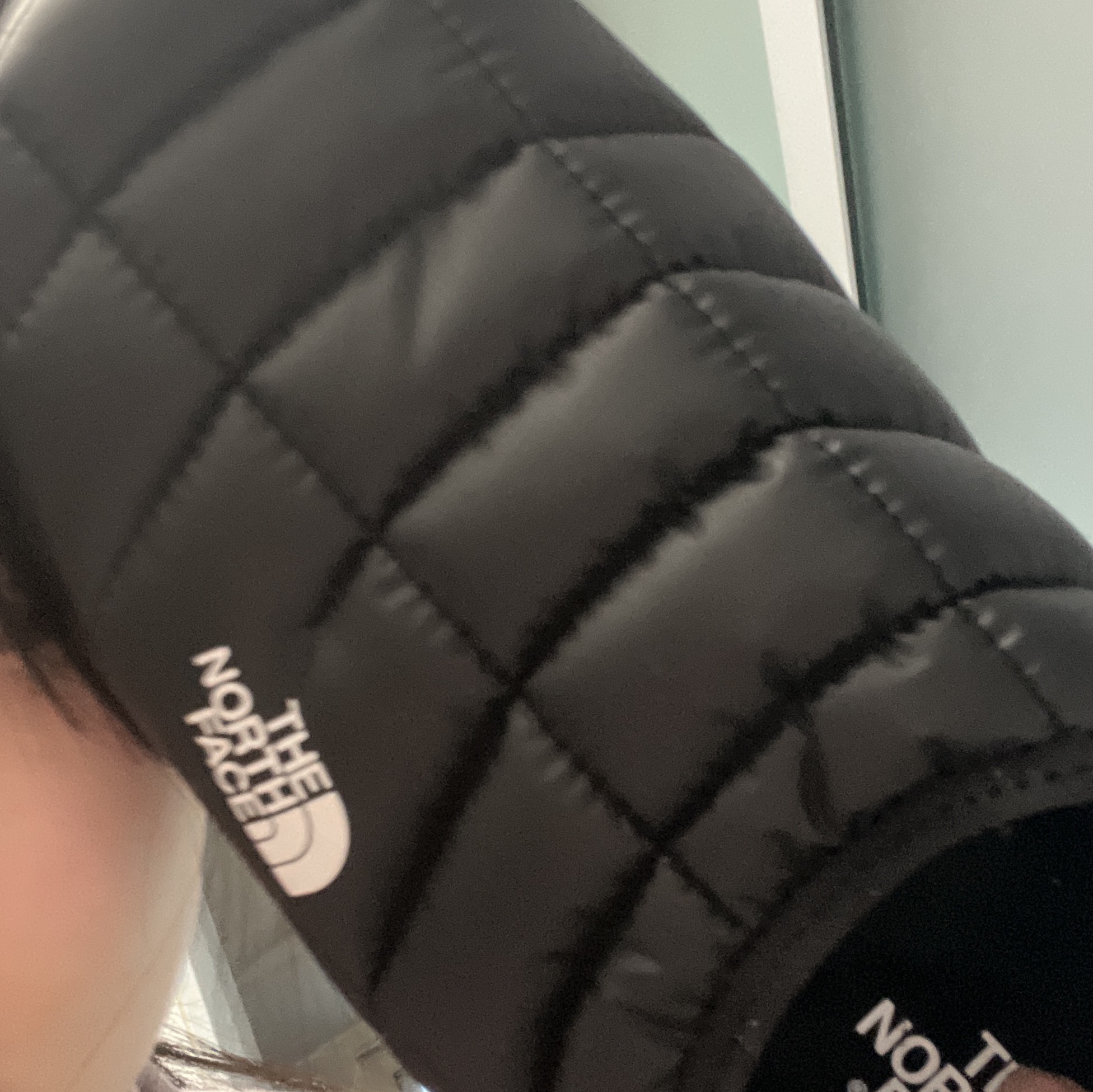 (W) The North Face Thermoball Traction Mule V Black 착용 스타일