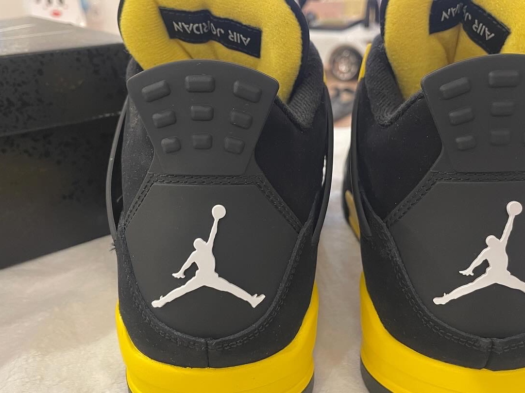 Jordan 4 Retro Thunder 2023 착용 스타일 - 2