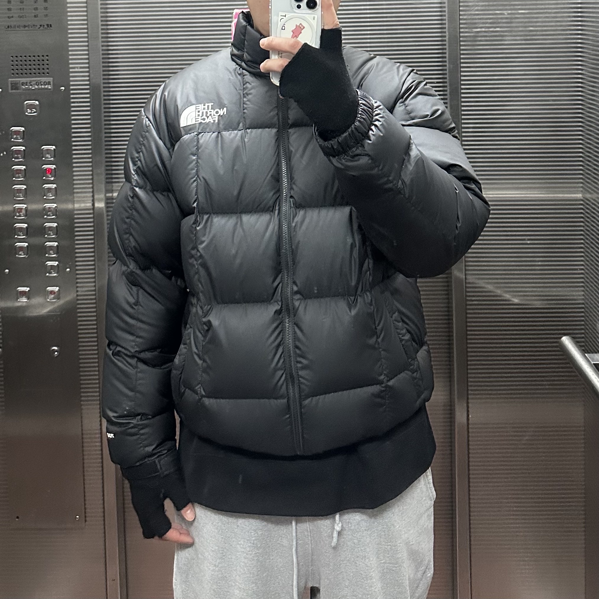 The North Face Lhotse Down Jacket TNF Black 착용 스타일