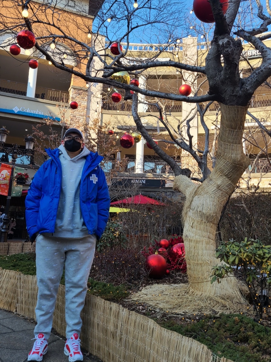 Supreme x The North Face Summit Series Rescue Baltoro Jacket Blue - 22SS, Nike x Supreme Air Max Tailwind 4 White 착용 스타일