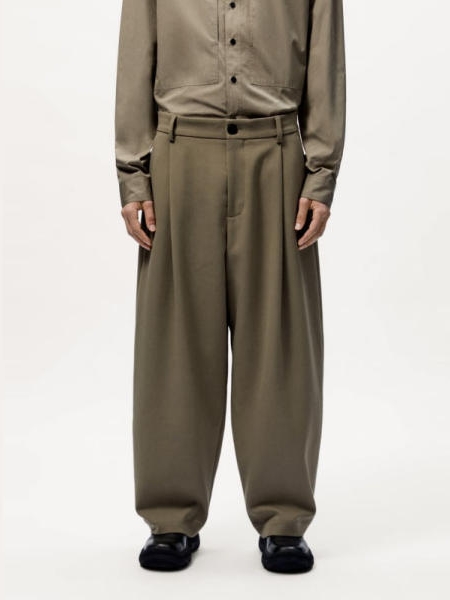 Zara x Studio Nicholson Tuck Detailed Pants Brown Taupe 착용 스타일