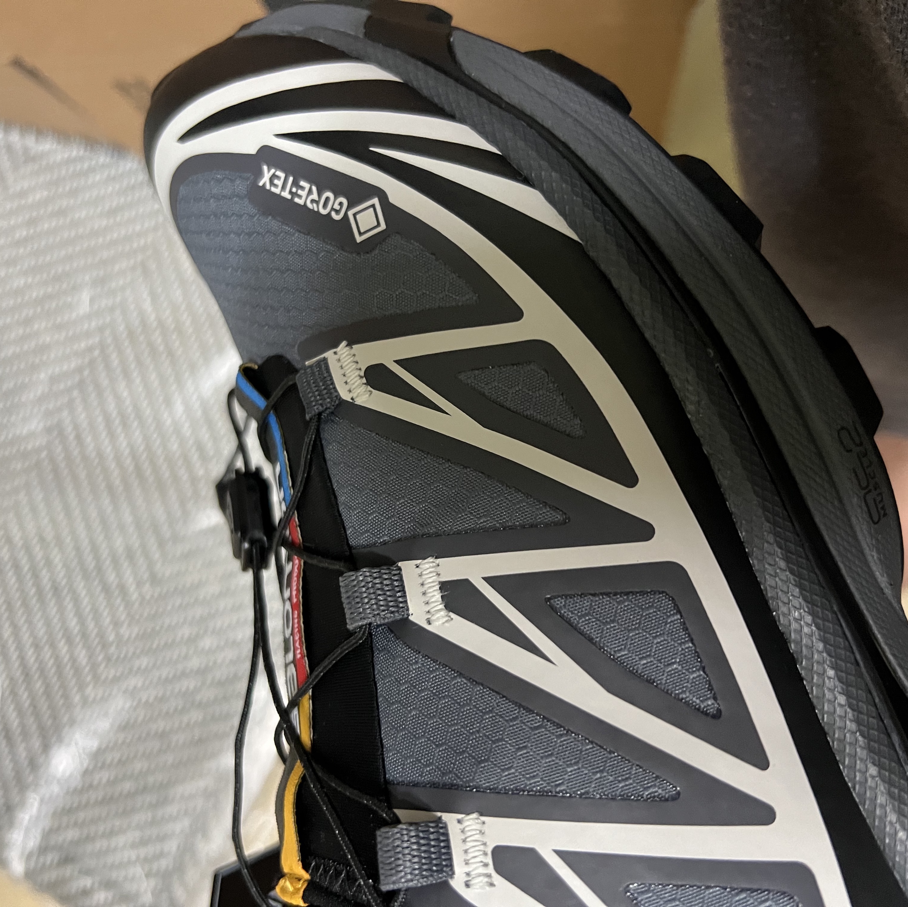 Salomon XT-6 Gore-Tex Black Ebony 착용 스타일 - 2