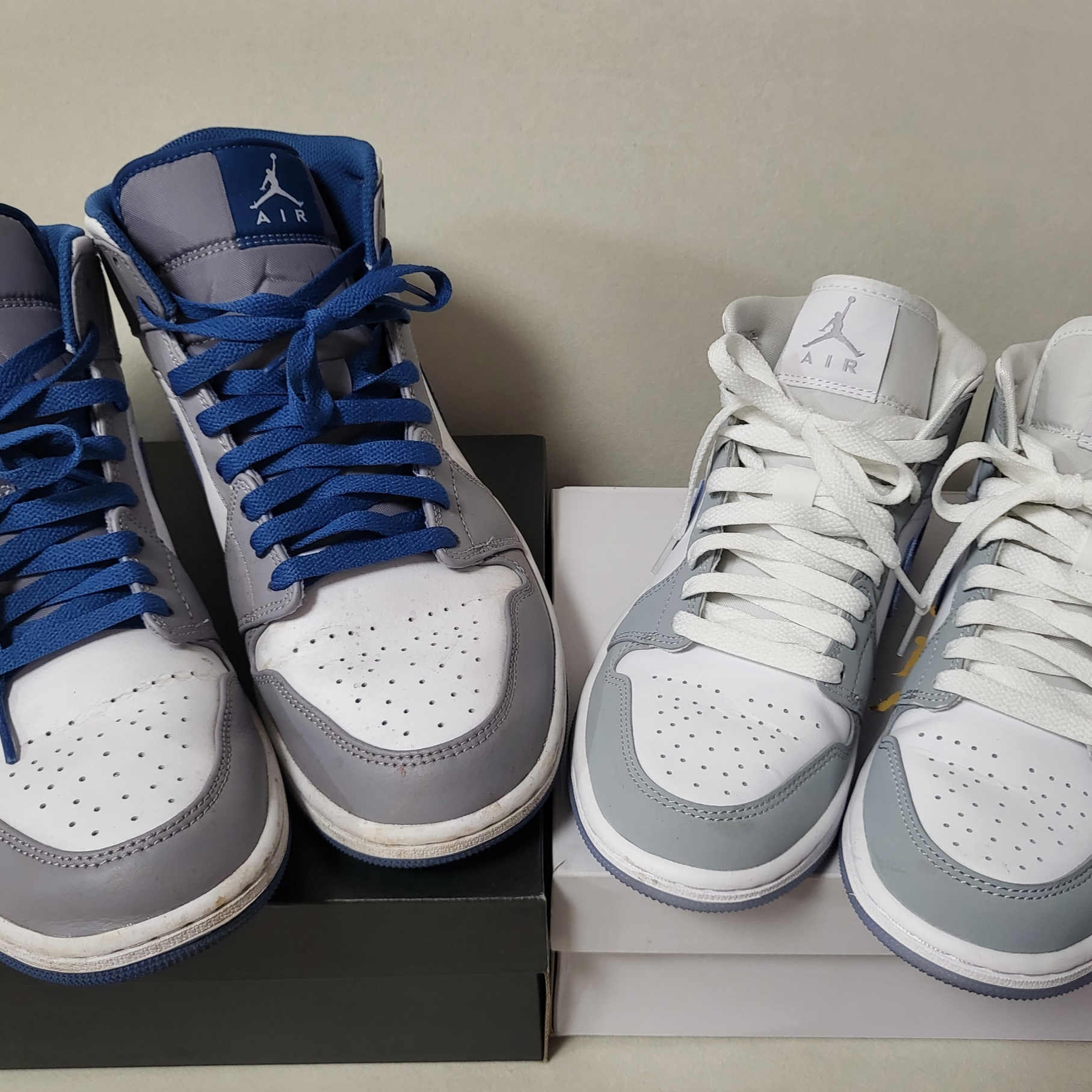 Jordan 1 Mid Cement Grey True Blue 착용 스타일 - 2