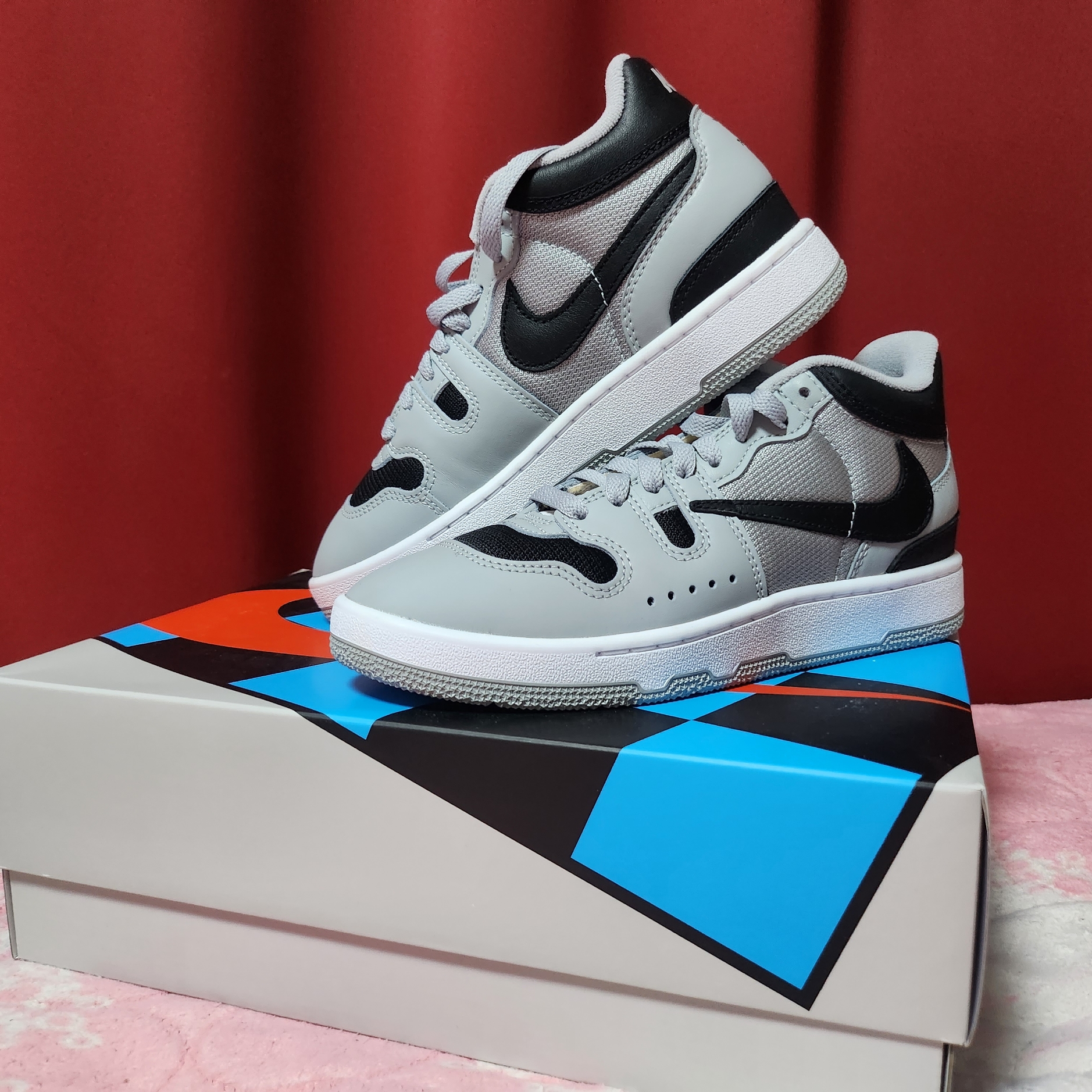 Nike x Travis Scott Mac Attack SP Light Smoke Grey 착용 스타일 - 2